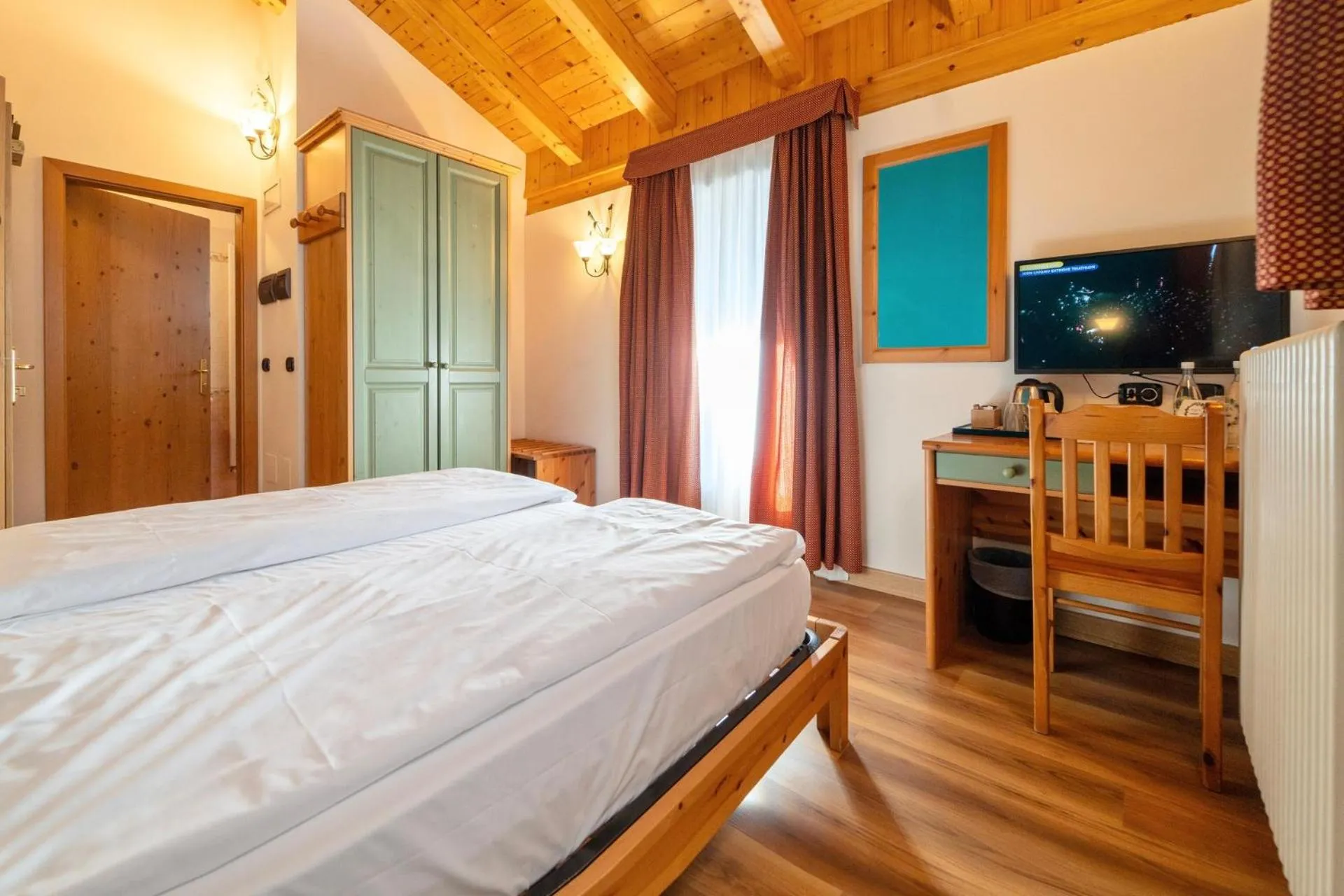 TV and multimedia, Bed in Hotel Primula