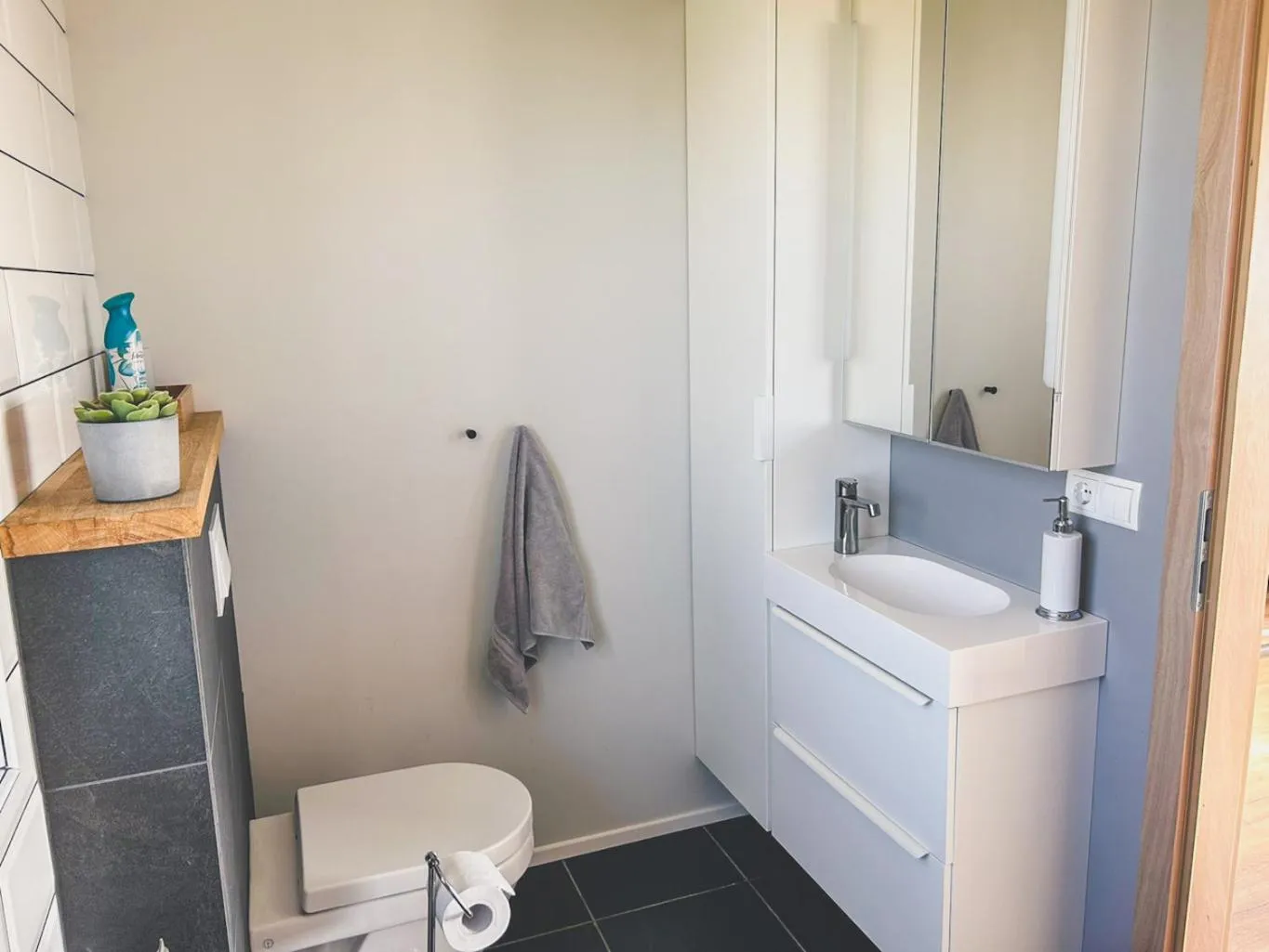 Toilet in Ármót Guesthouse