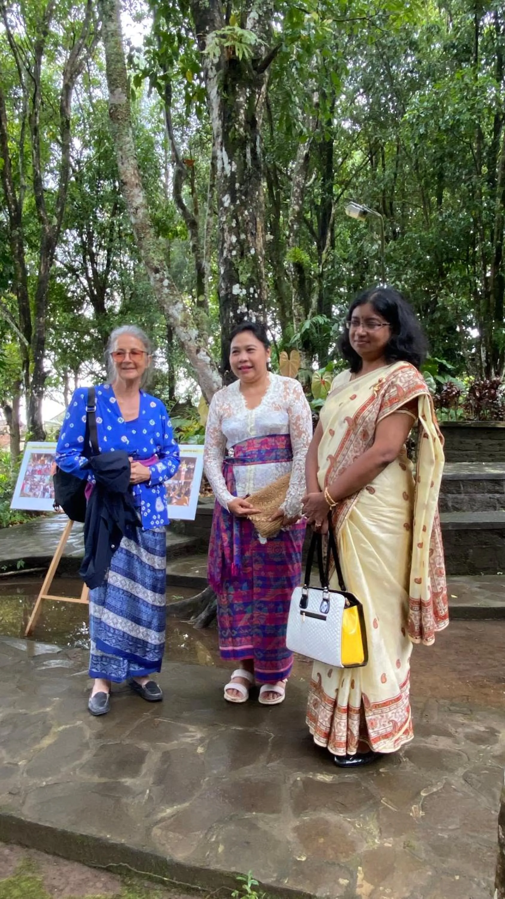 People in Puri Lumbung Cottages Restaurant & Spa Munduk