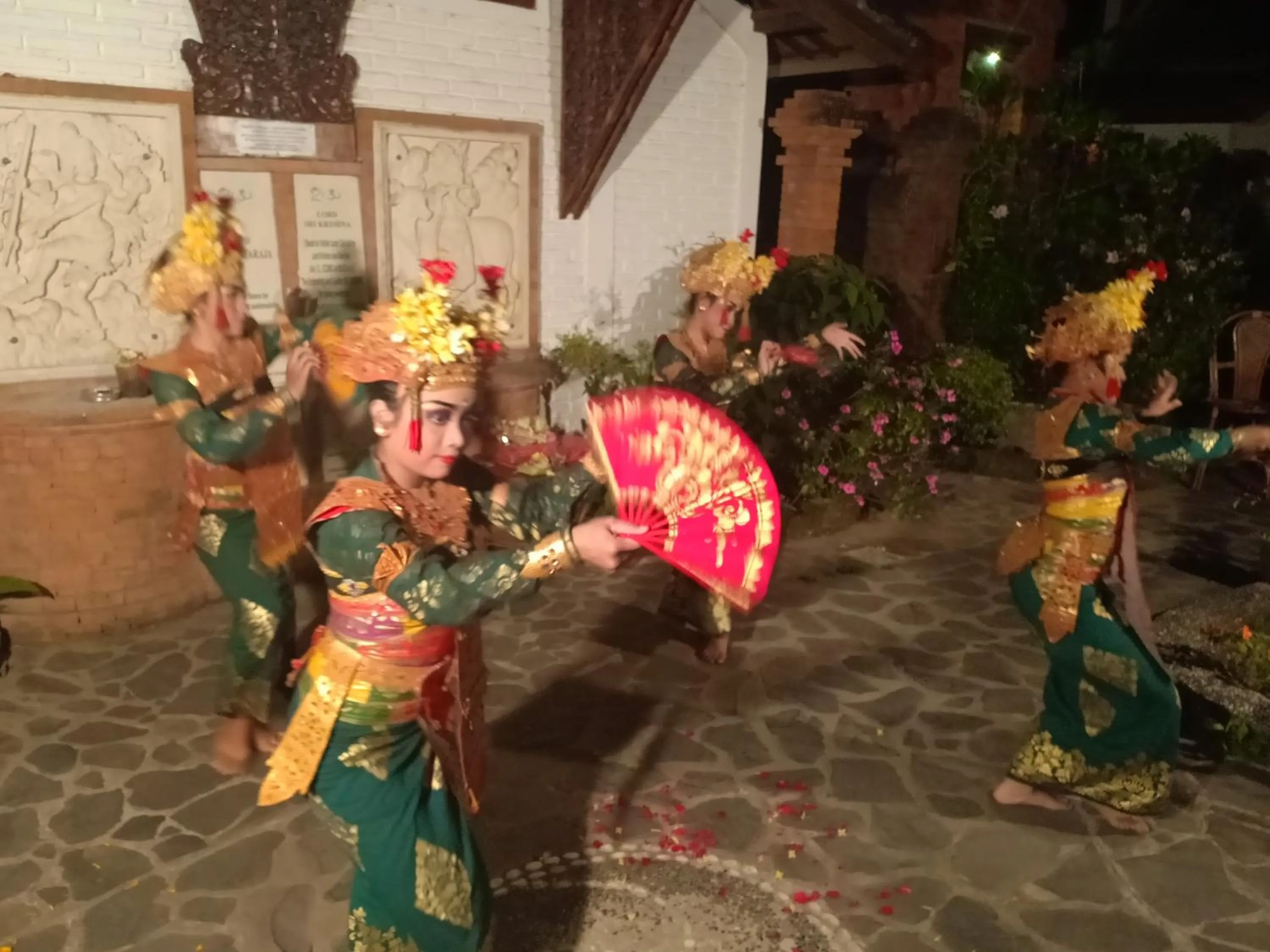 Dinner in Puri Lumbung Cottages Restaurant & Spa Munduk