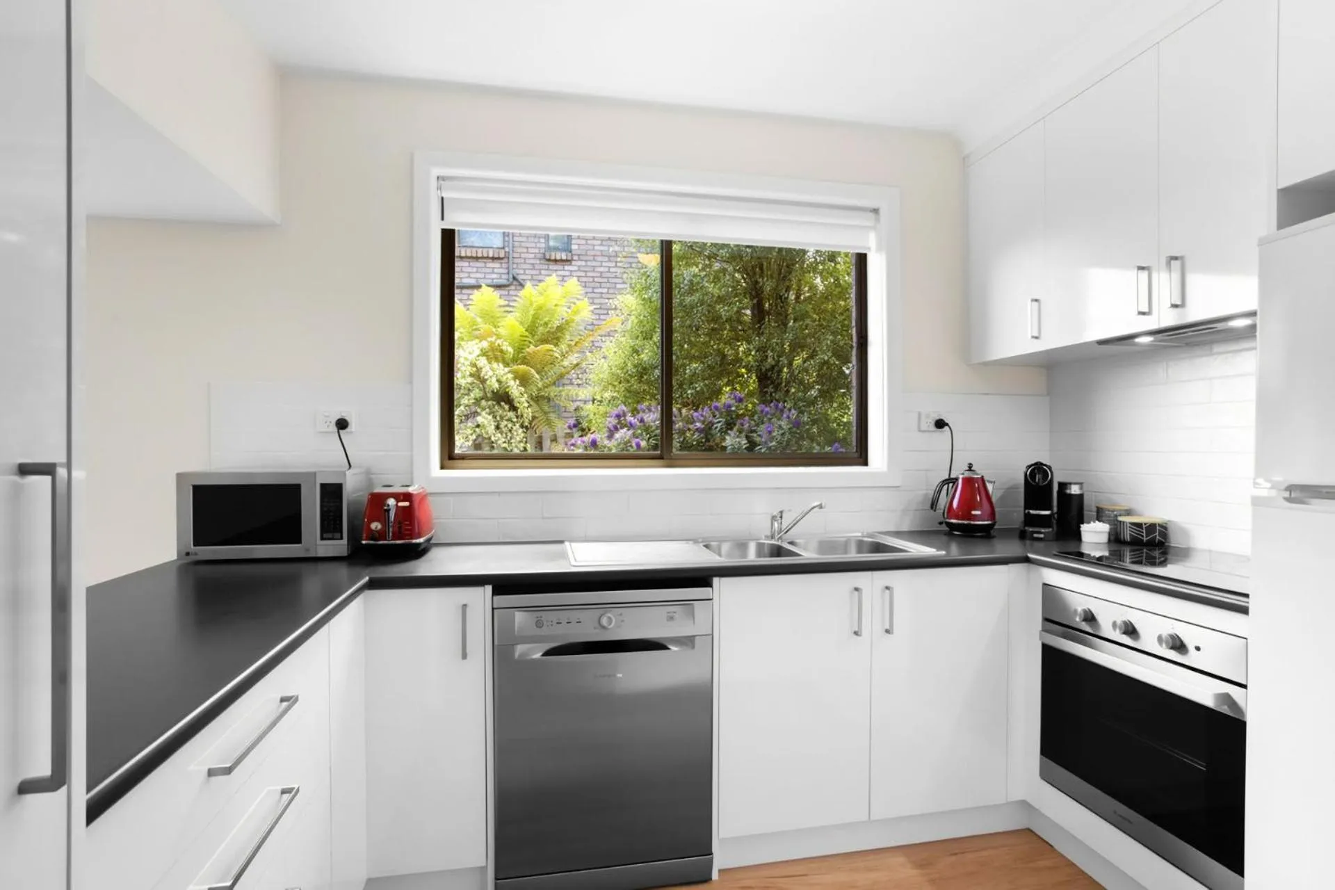 The View 2 bed unit with stunning Hobart outlook