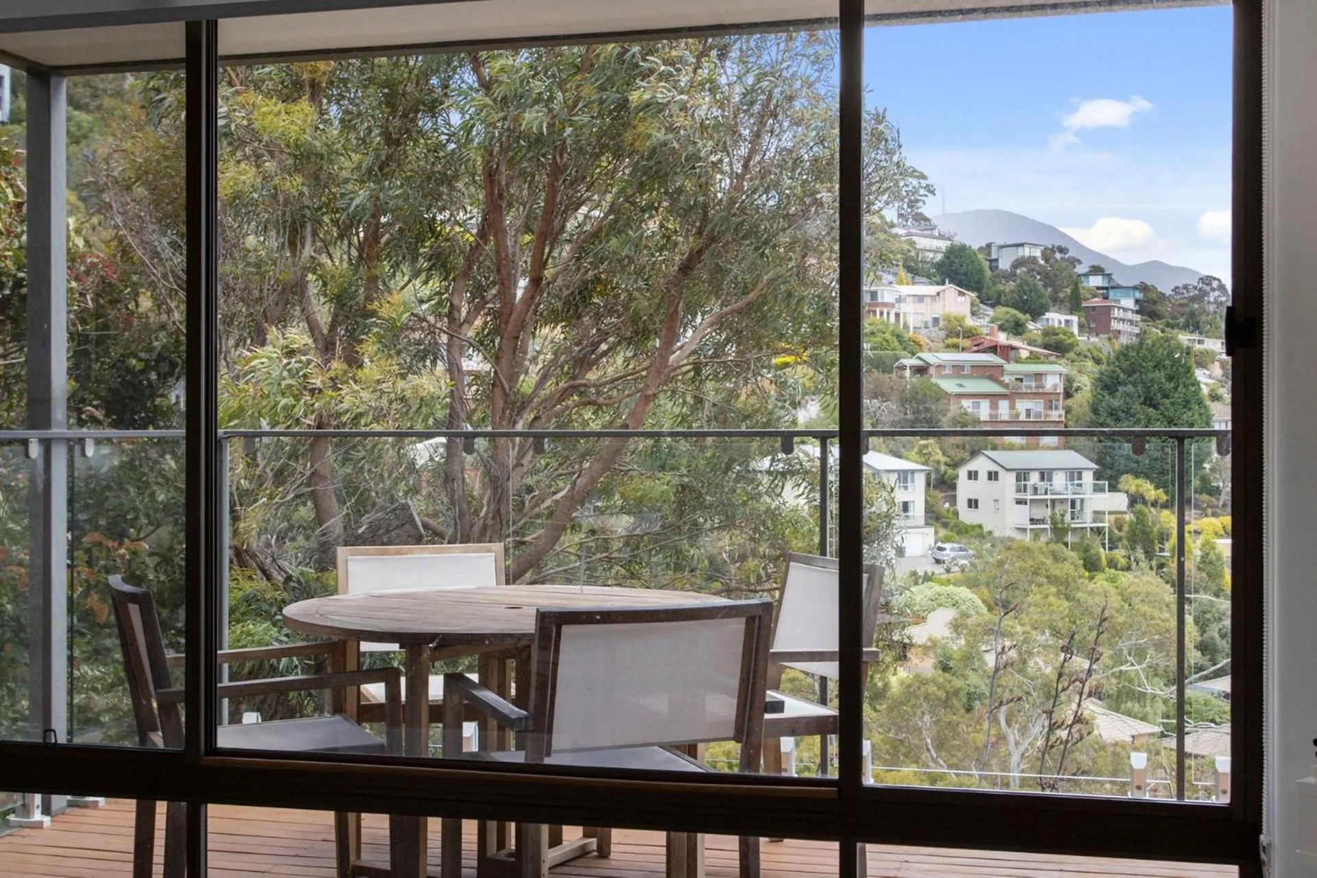 The View 2 bed unit with stunning Hobart outlook