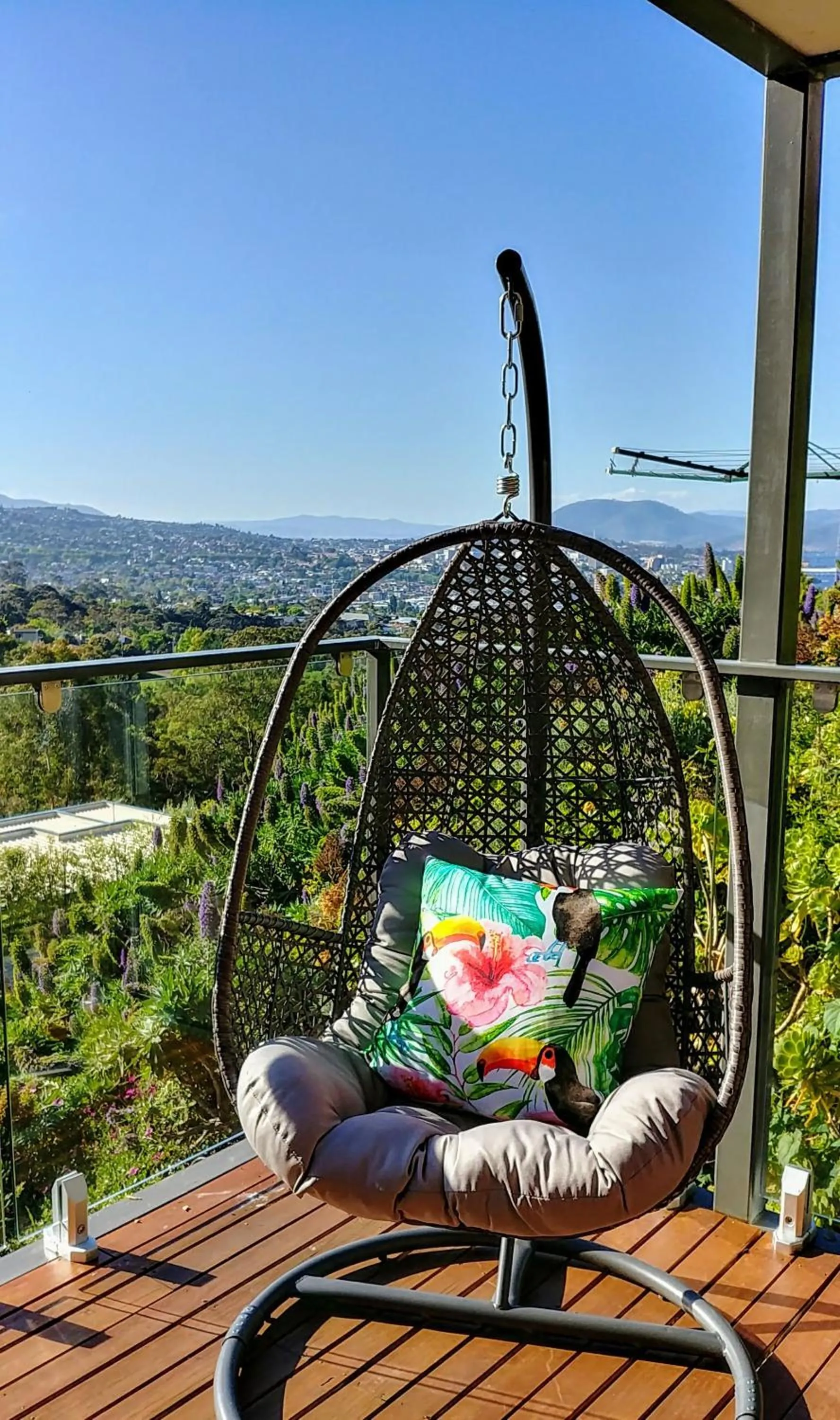 The View 2 bed unit with stunning Hobart outlook