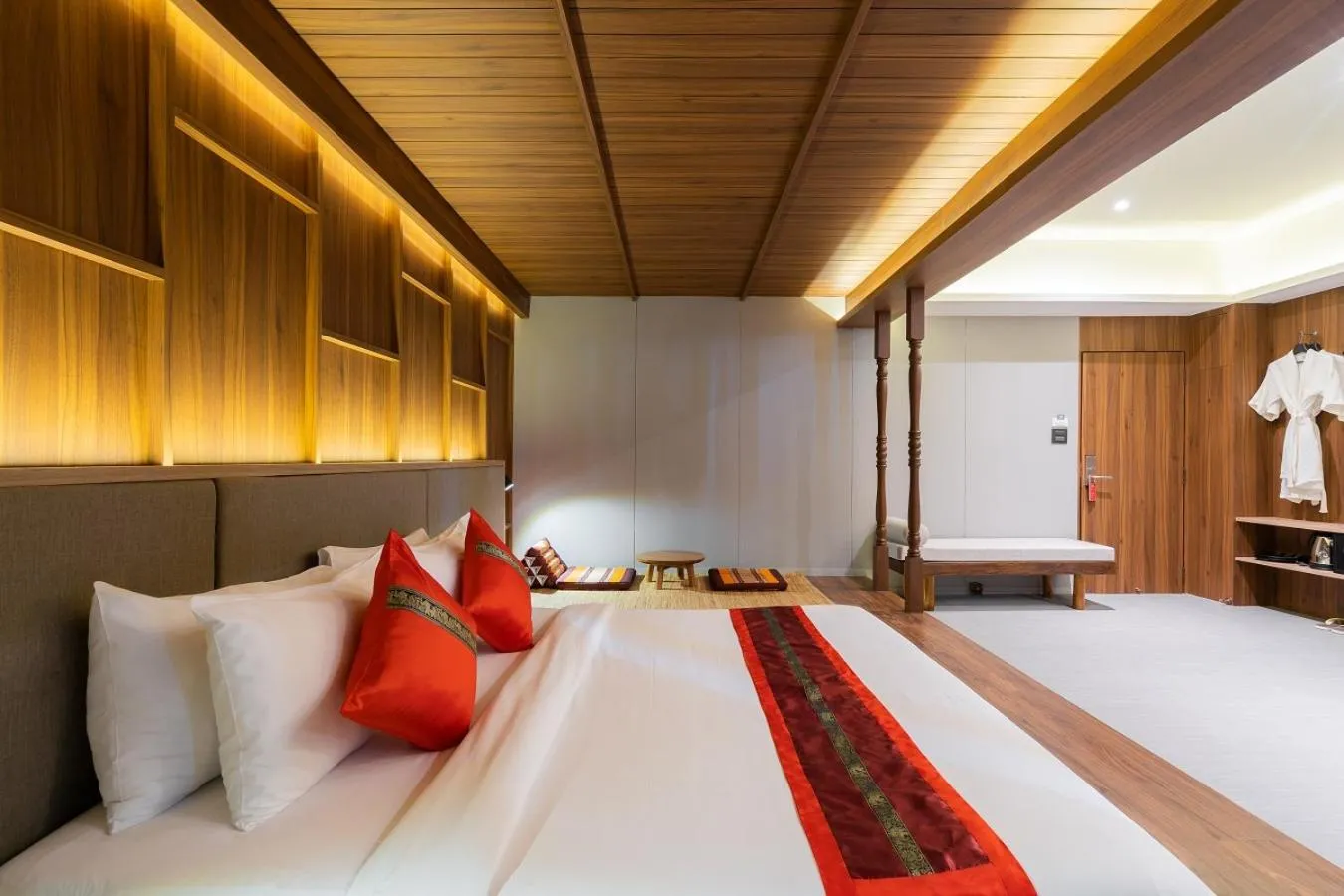 Bed in True Siam Phayathai Hotel