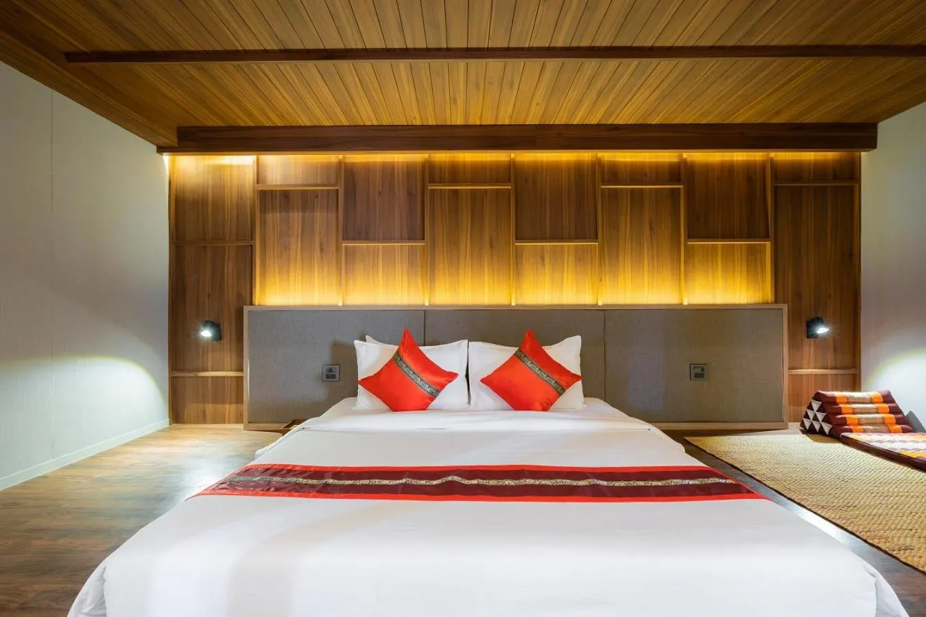 Bed in True Siam Phayathai Hotel