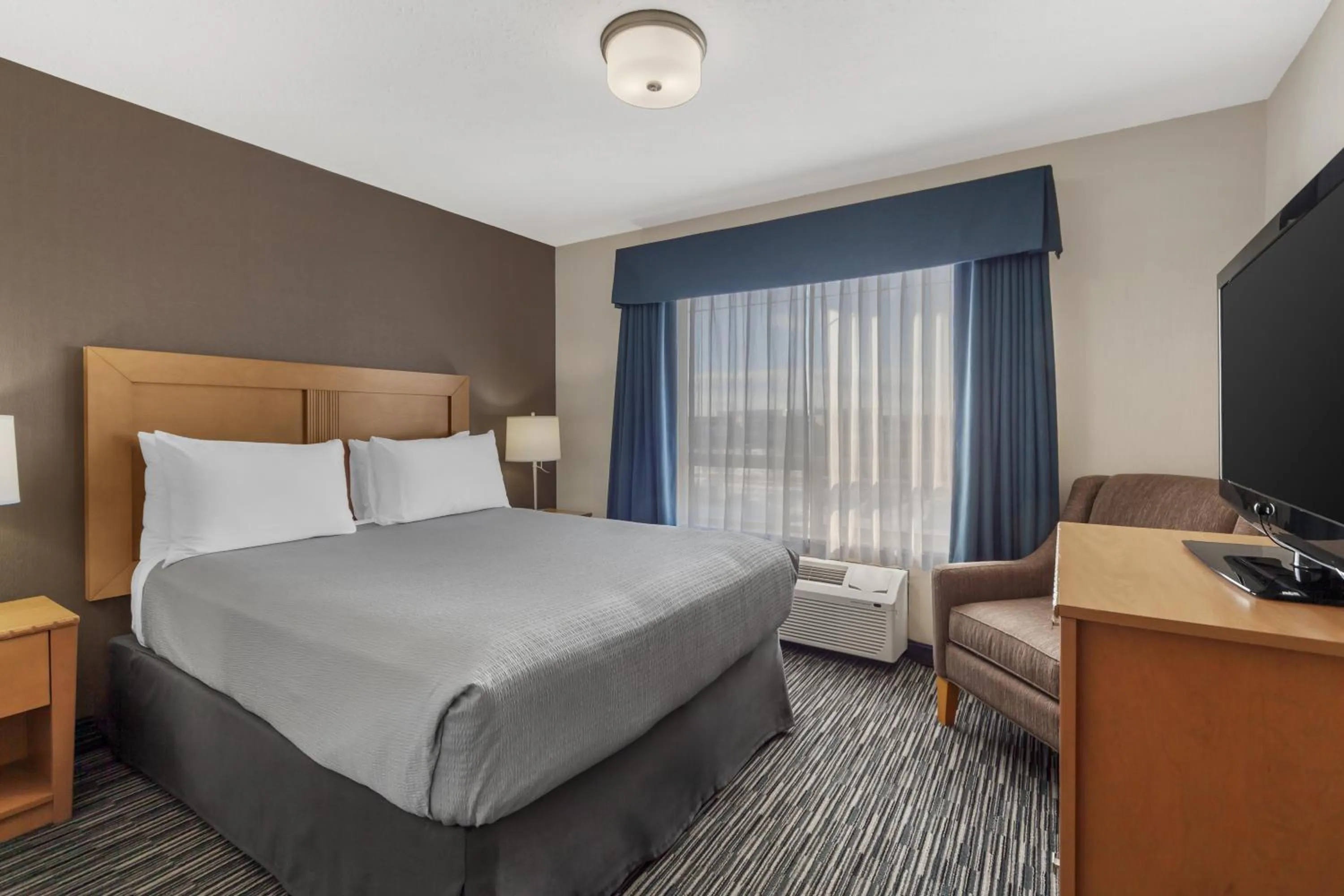 Bedroom, Bed in Best Western Grande Prairie
