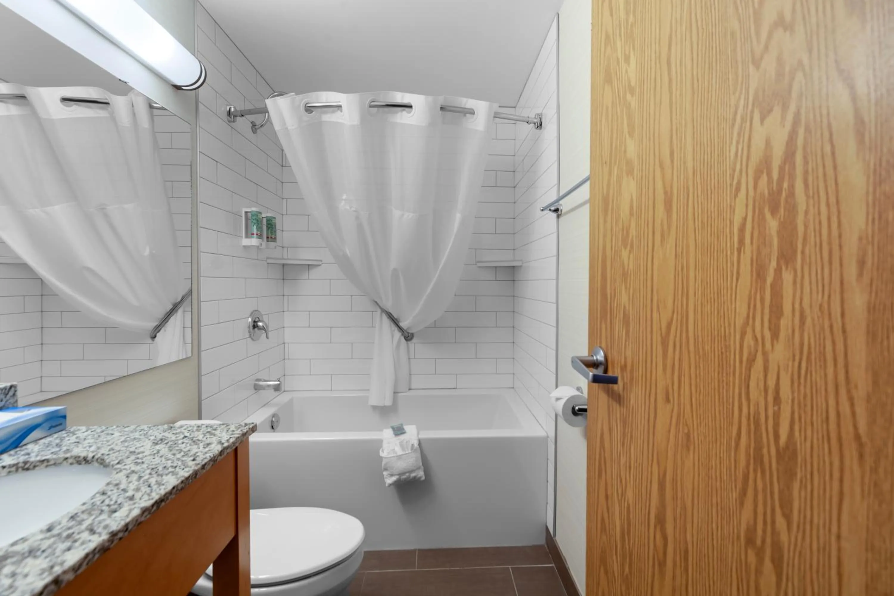 Shower in Best Western Grande Prairie