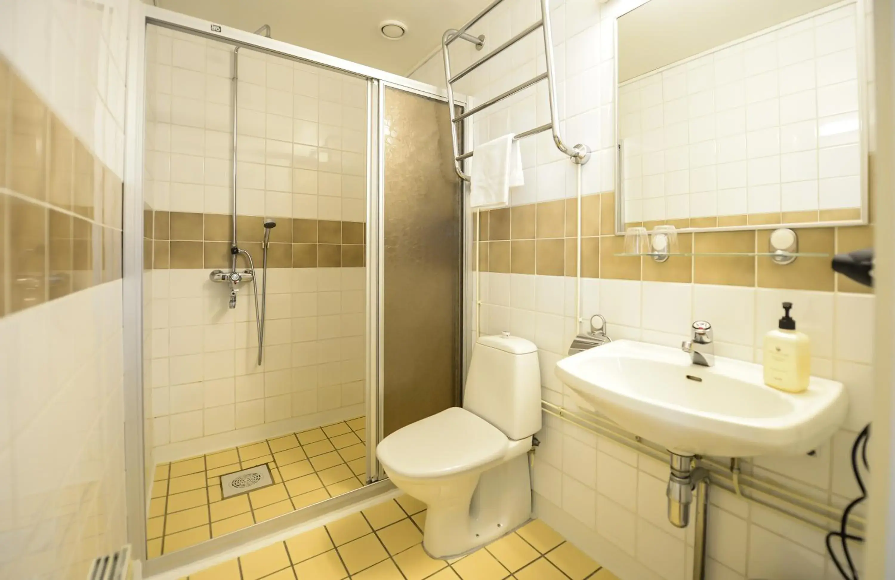 Twin Room with Sea View in Hotel Sea Front Twin Room with Sea View in Hotel Sea Front