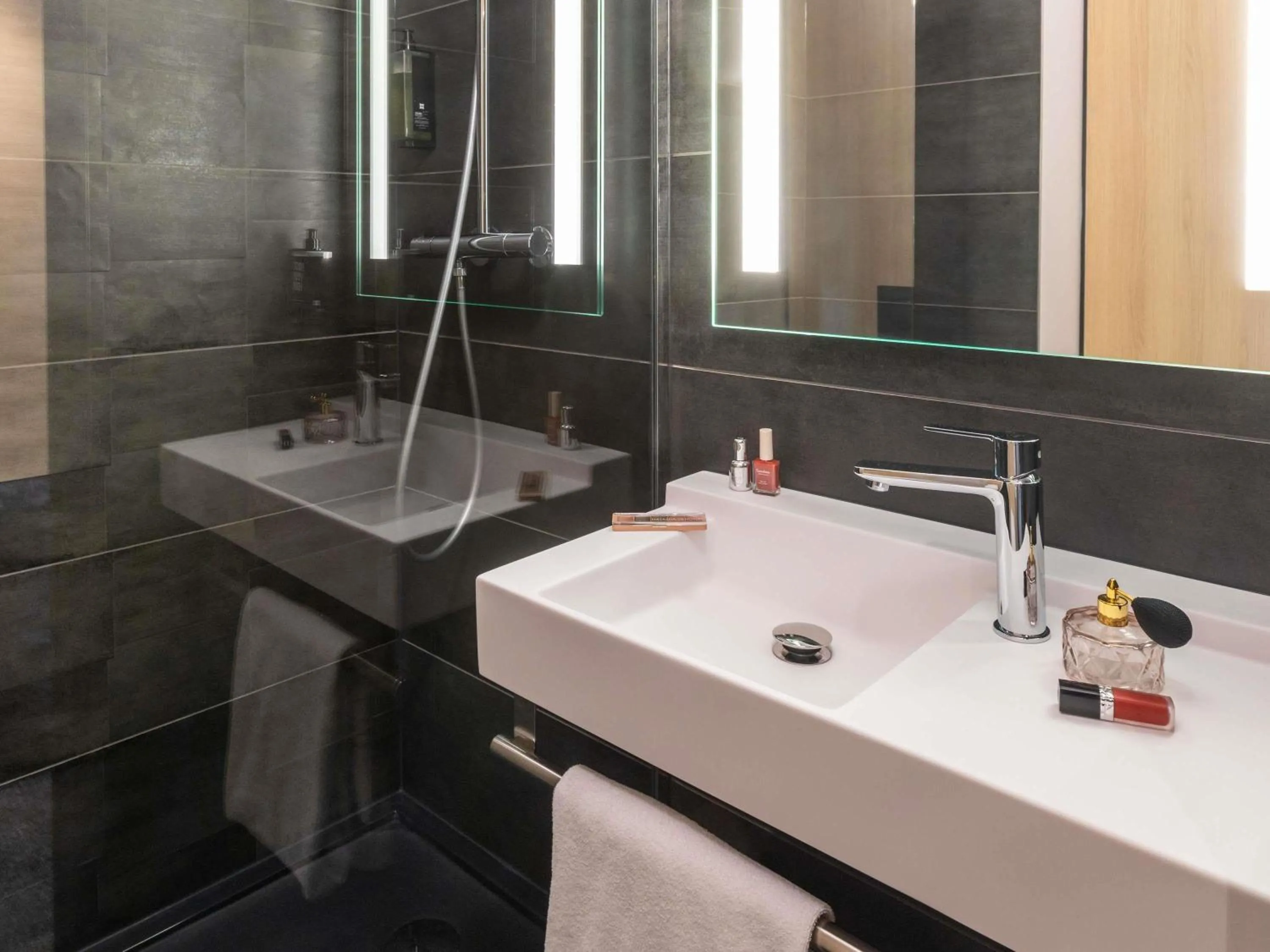 Bedroom in ibis Nancy Centre Stanislas