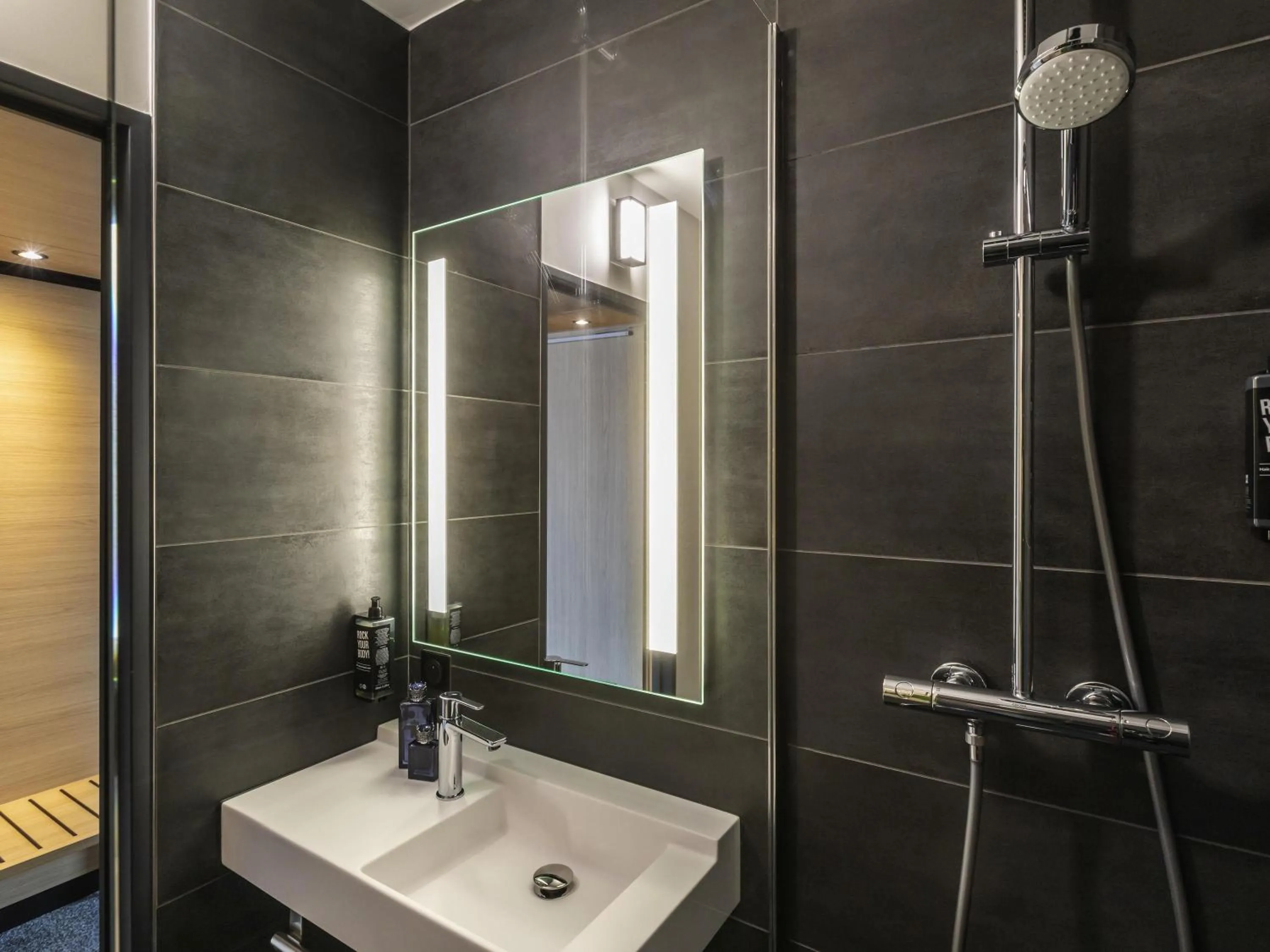 Bedroom in ibis Nancy Centre Stanislas