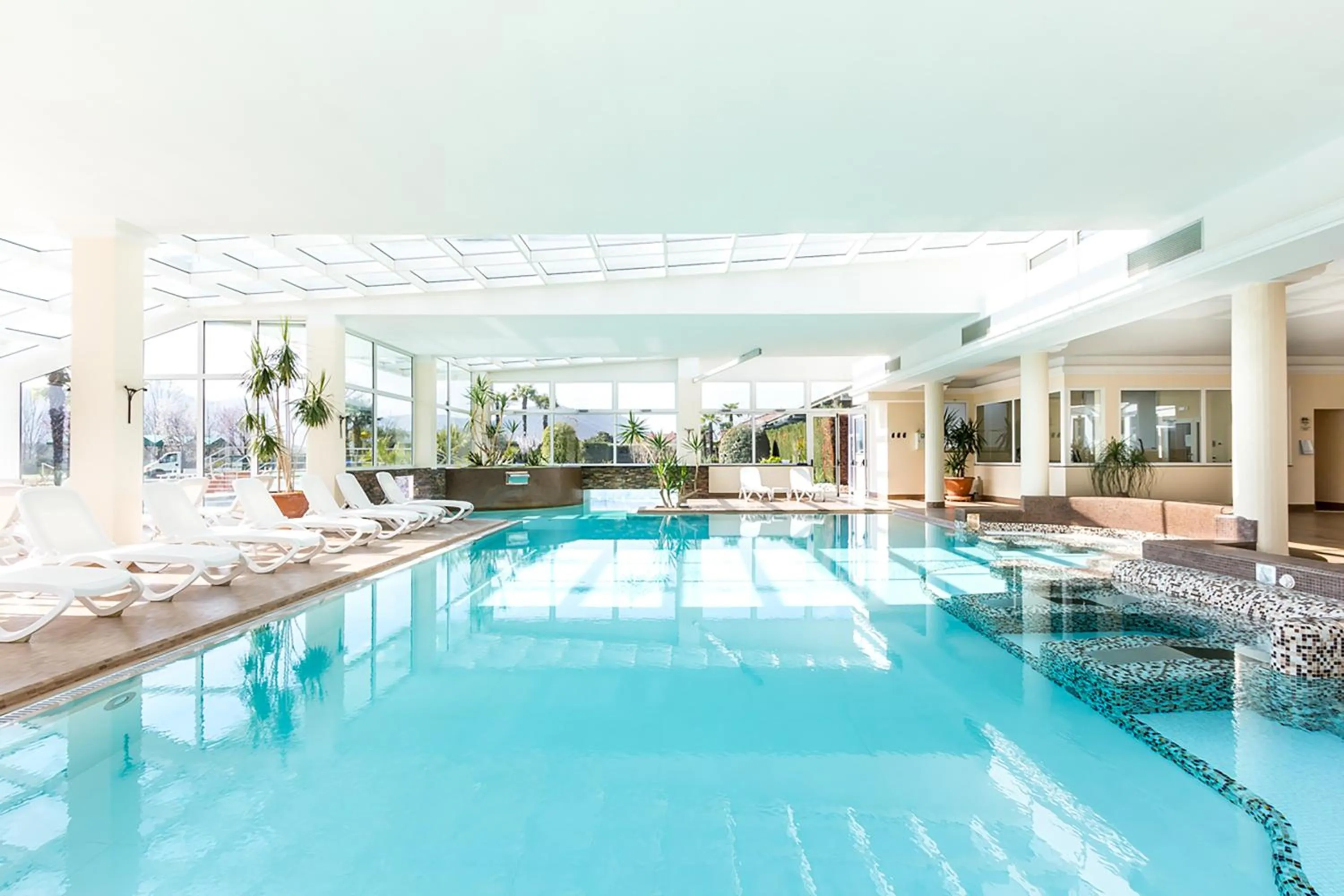 Swimming pool in Hotel Terme Leonardo