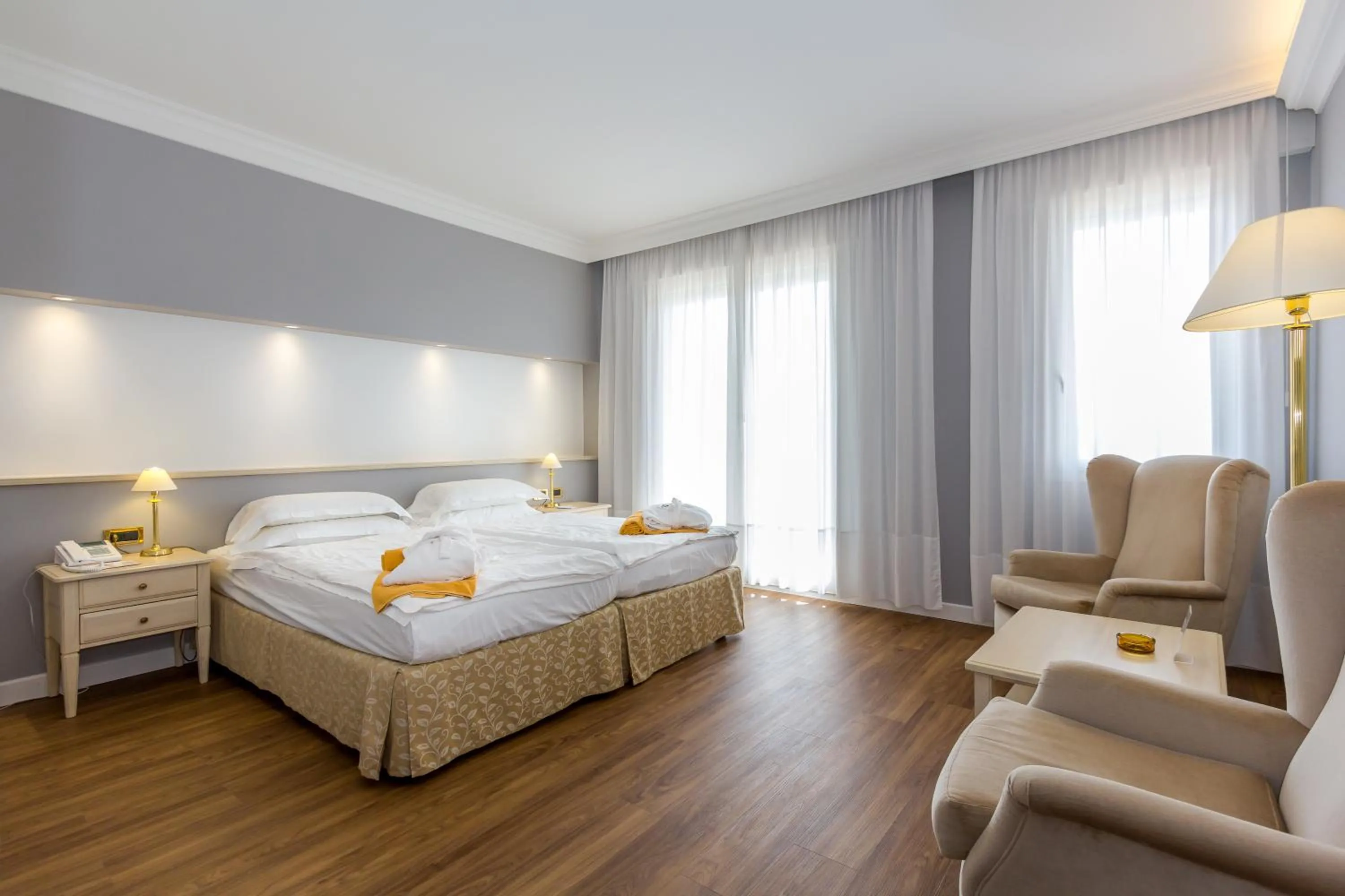 Living room, Bed in Hotel Terme Leonardo