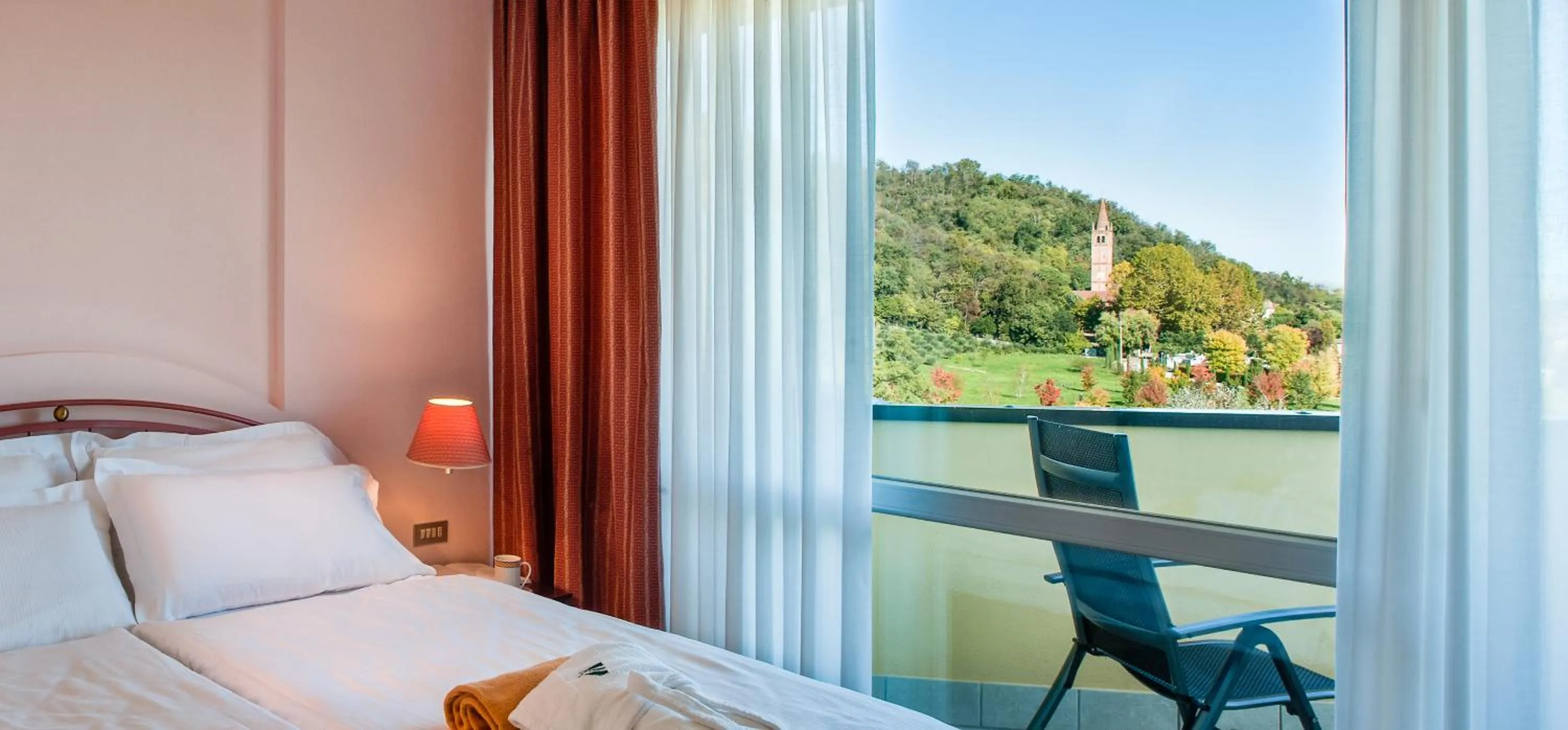 Bed in Hotel Terme Leonardo