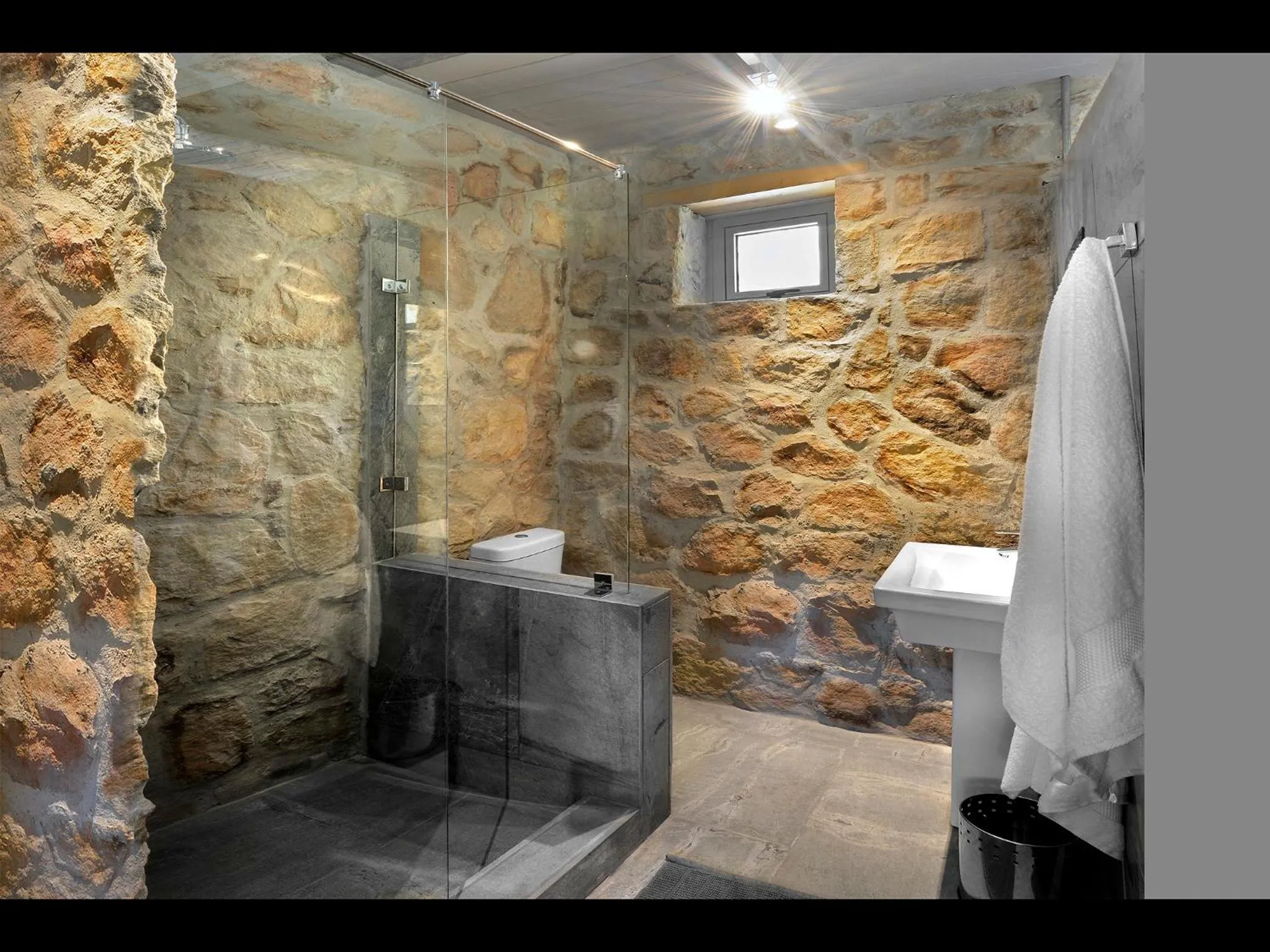Shower in Umami Mountain Retreat