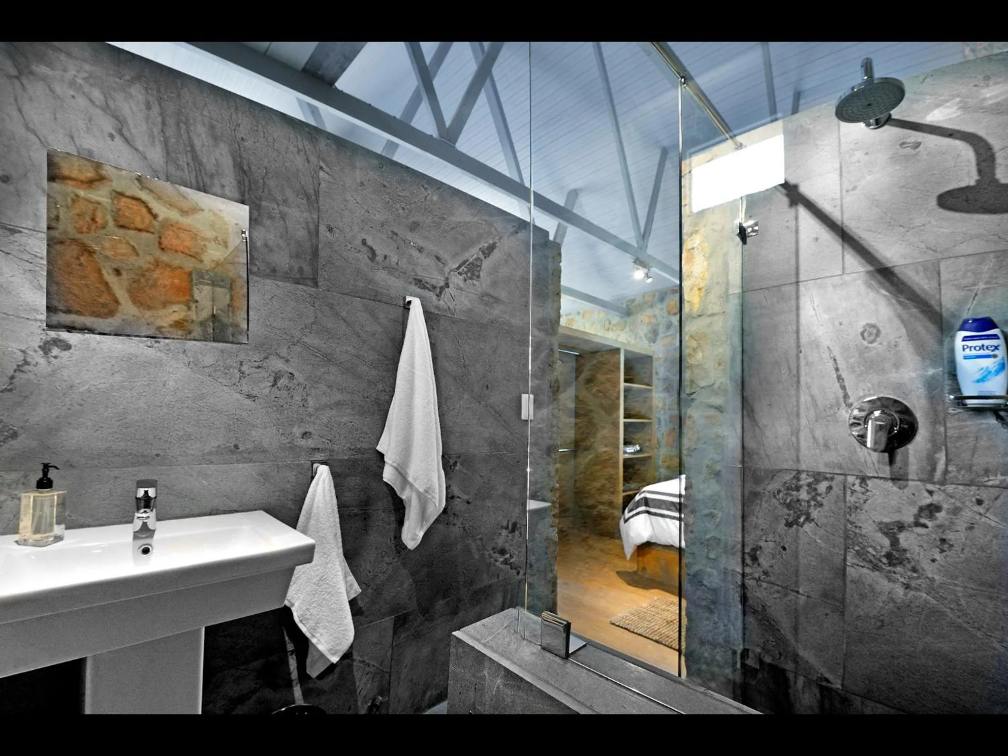Shower in Umami Mountain Retreat