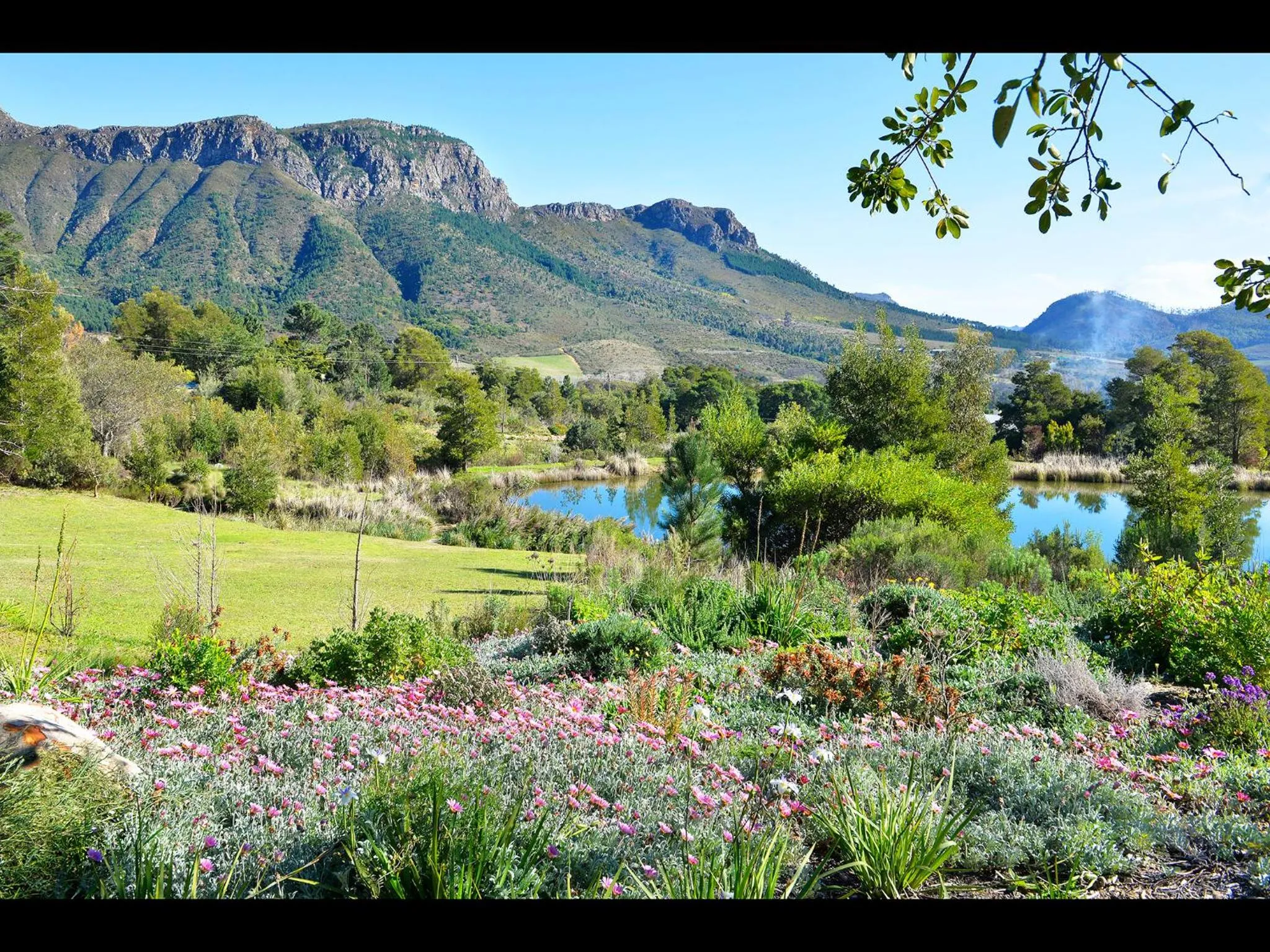 Lake view in Umami Mountain Retreat