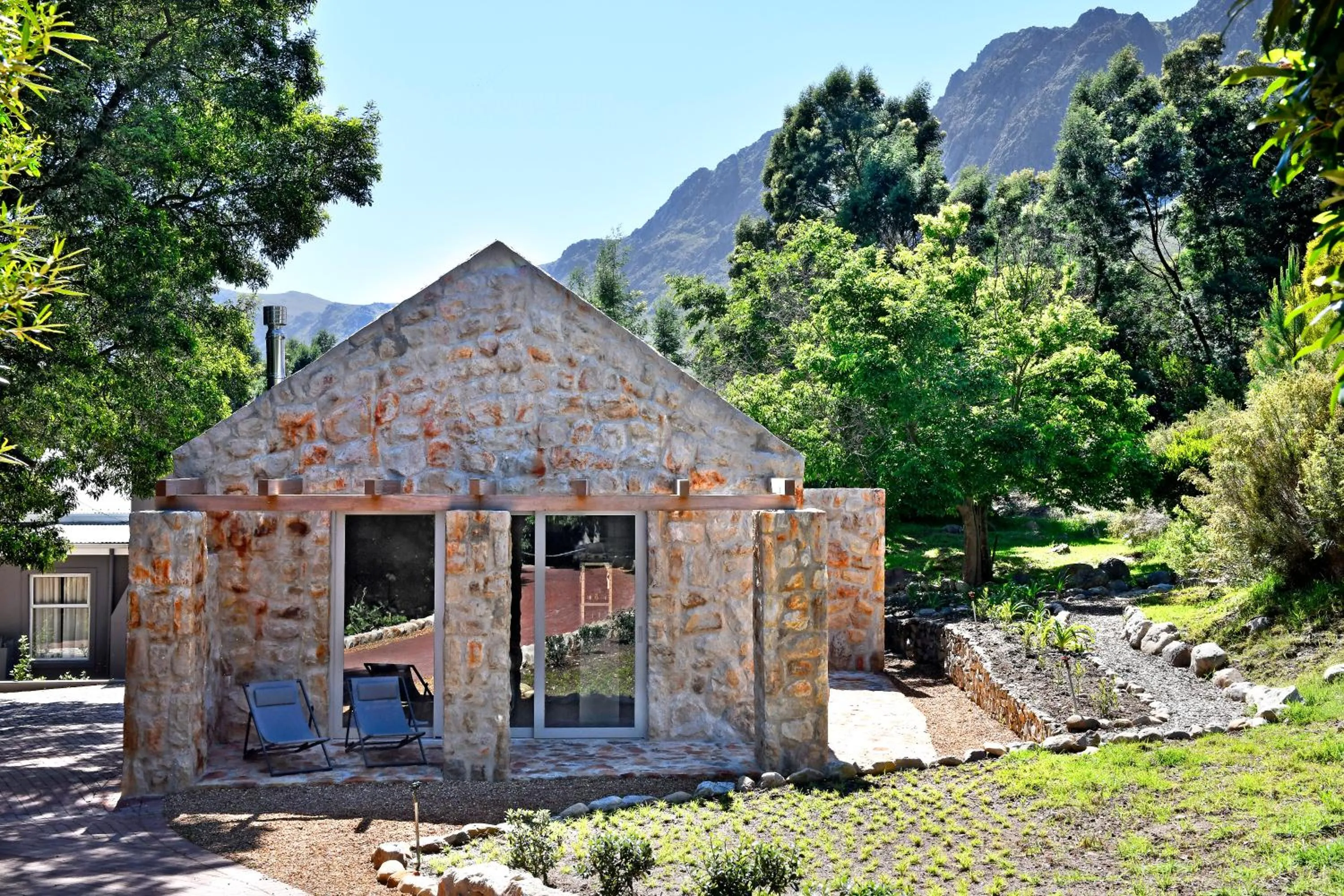 Property building in Umami Mountain Retreat