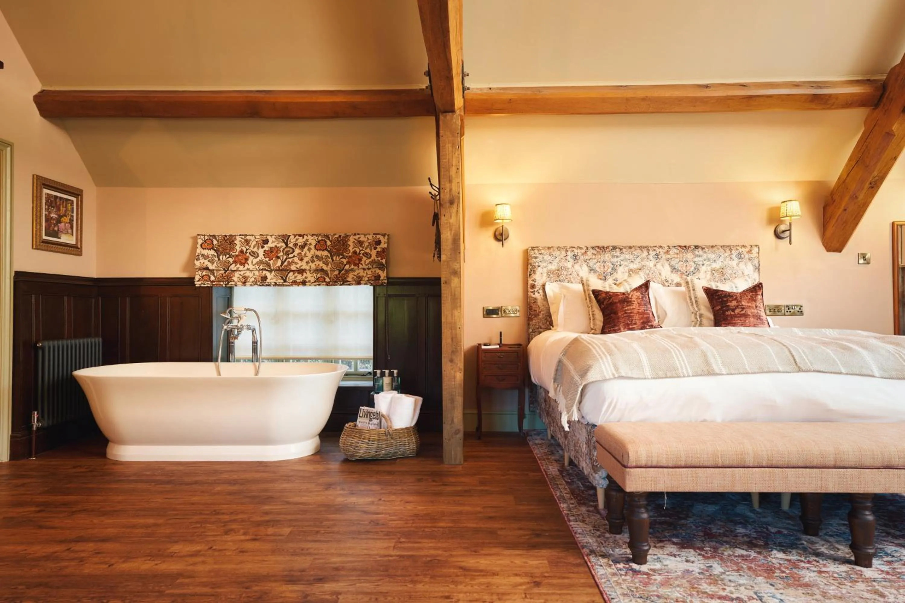 Photo of the whole room, Bed in The Masons Arms