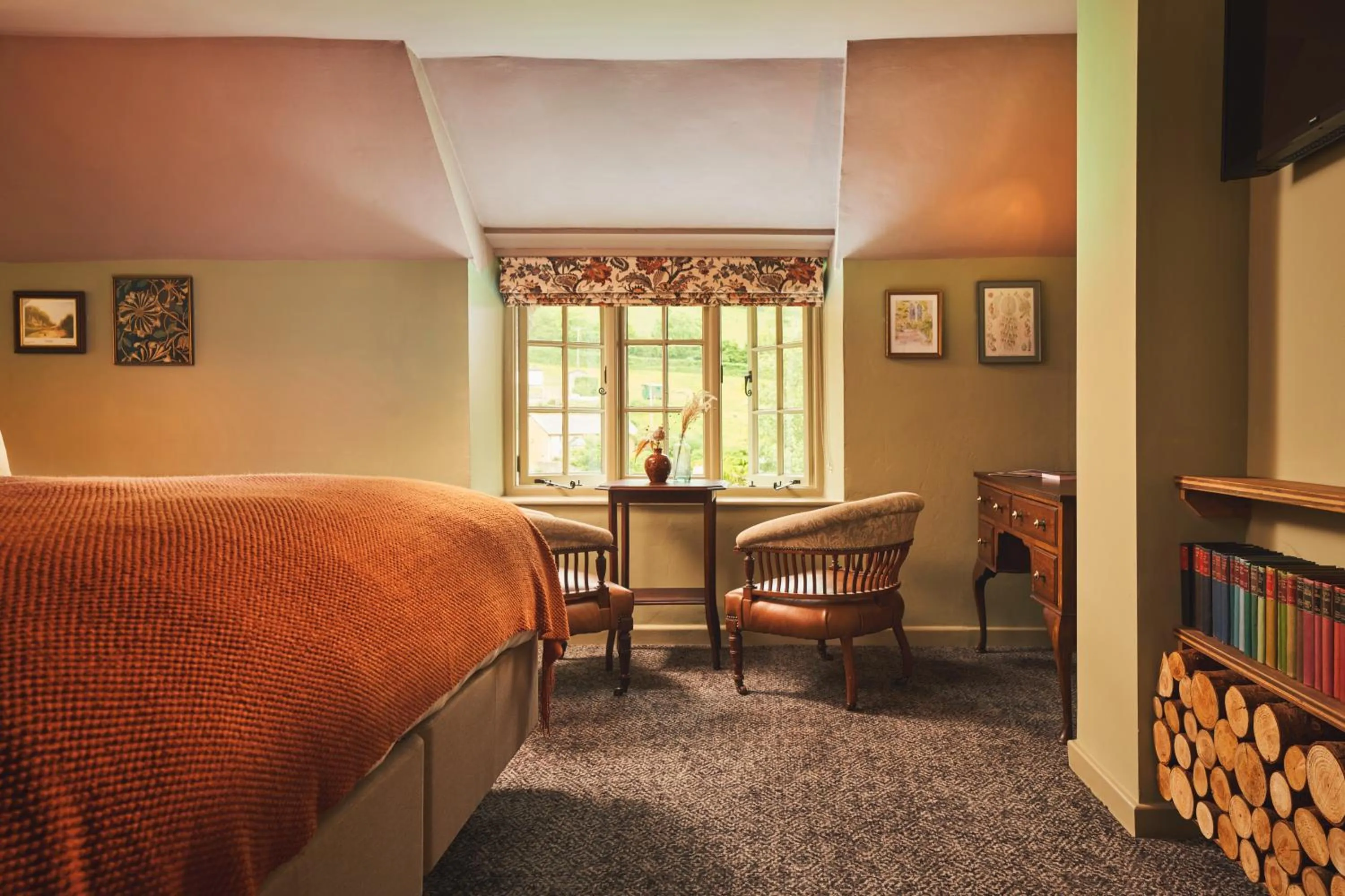 Photo of the whole room, Bed in The Masons Arms