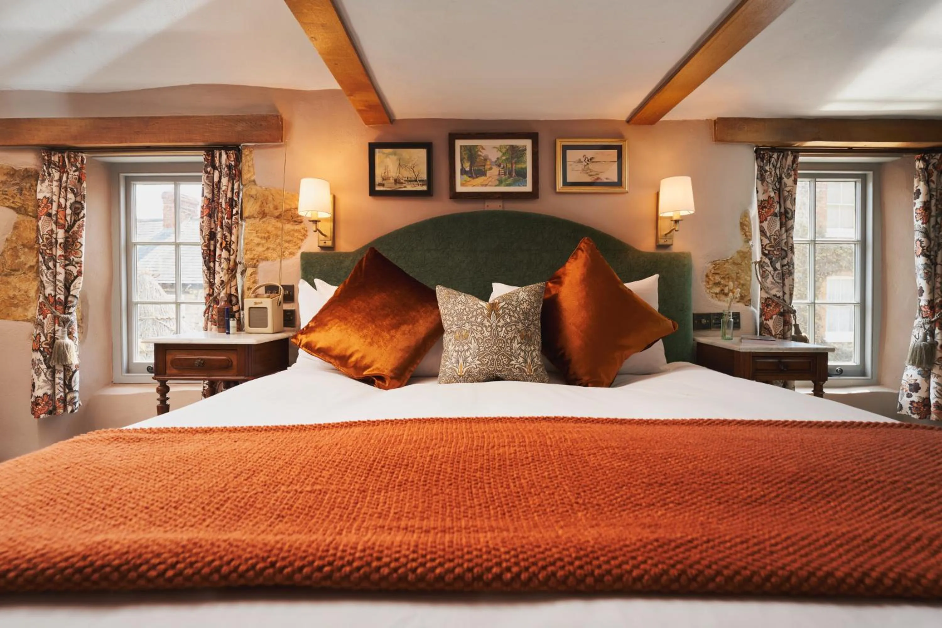 Photo of the whole room, Bed in The Masons Arms