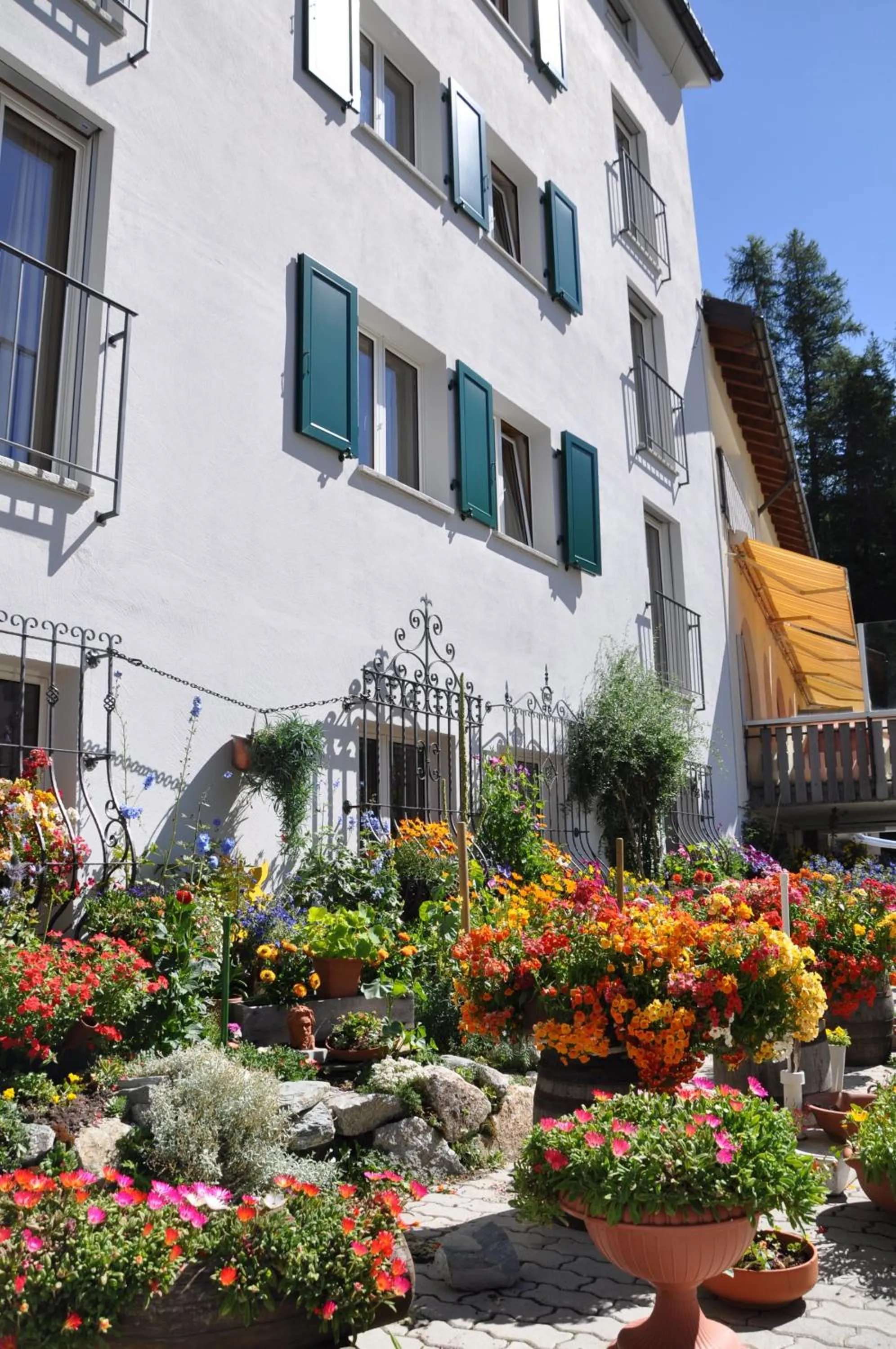 Facade/entrance in Hotel Seraina