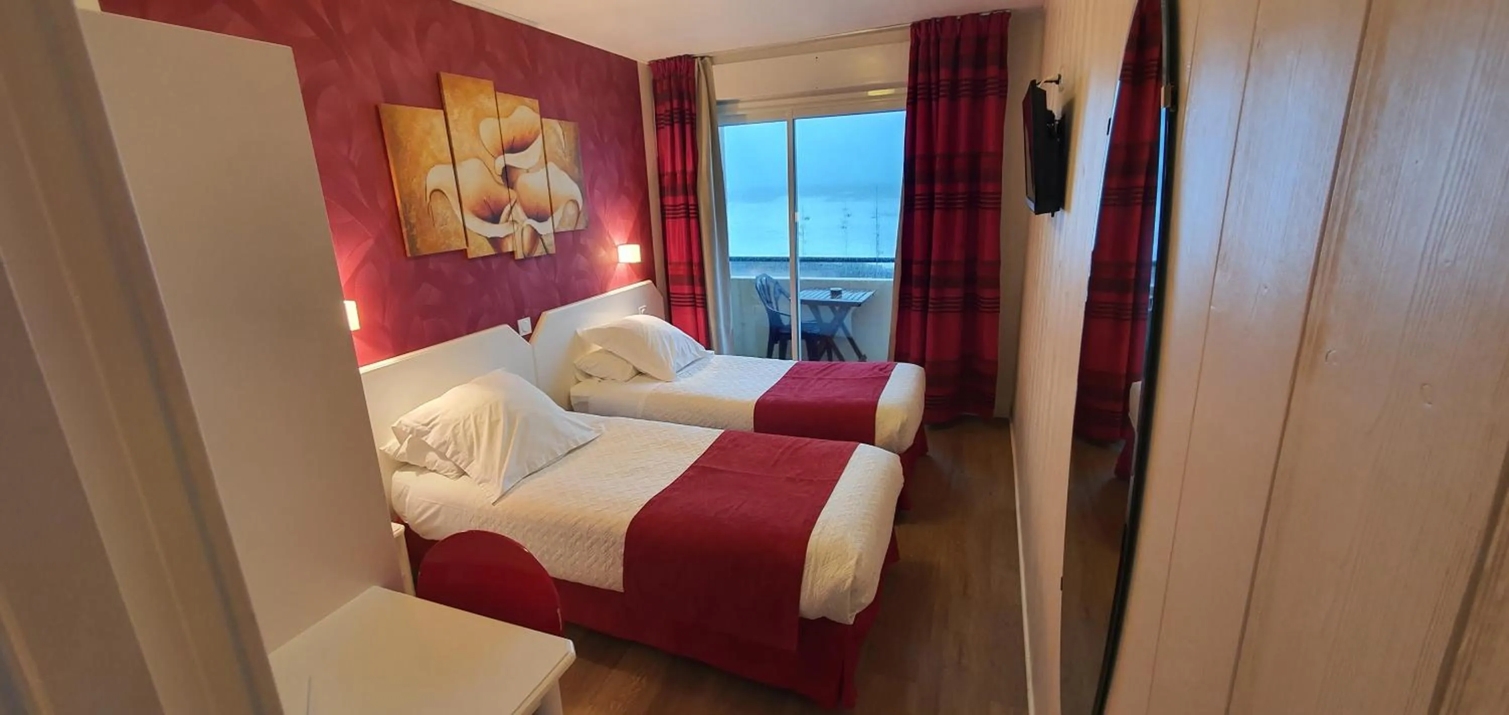 Bed in Hotel Cote d'Argent