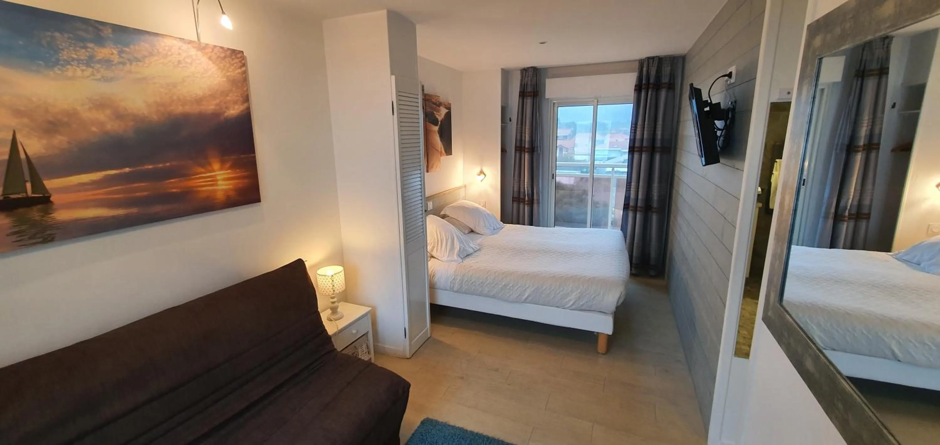 Bed in Hotel Cote d'Argent