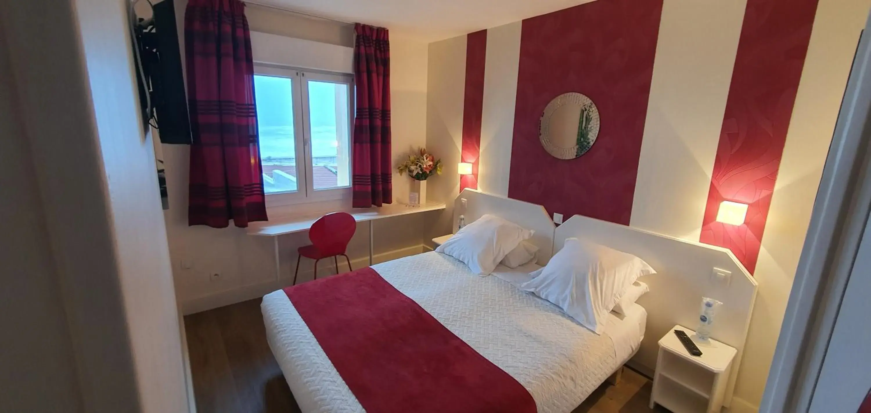 Double Room in Hotel Cote d'Argent Double Room in Hotel Cote d'Argent