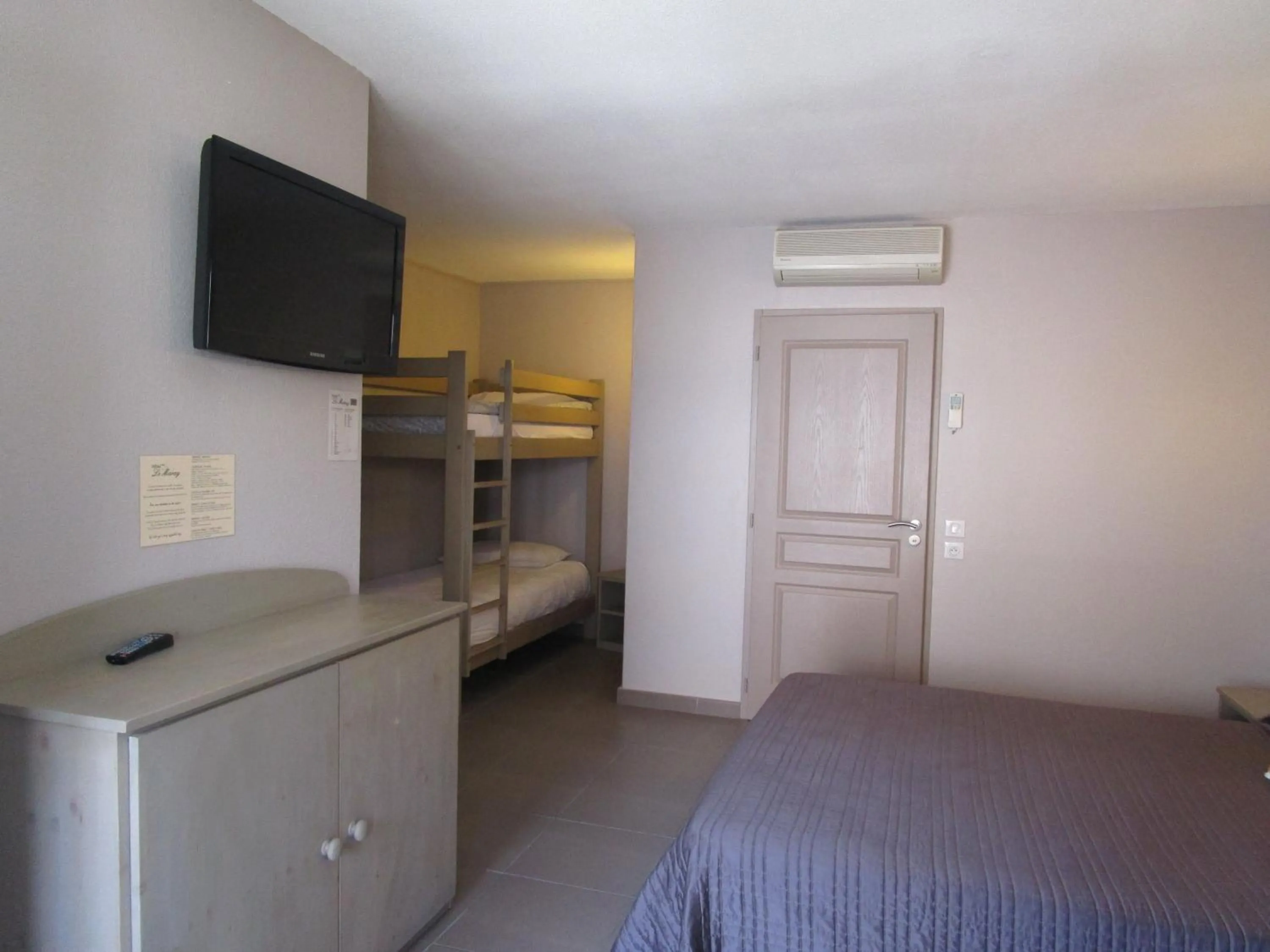 bunk bed in Le Maray