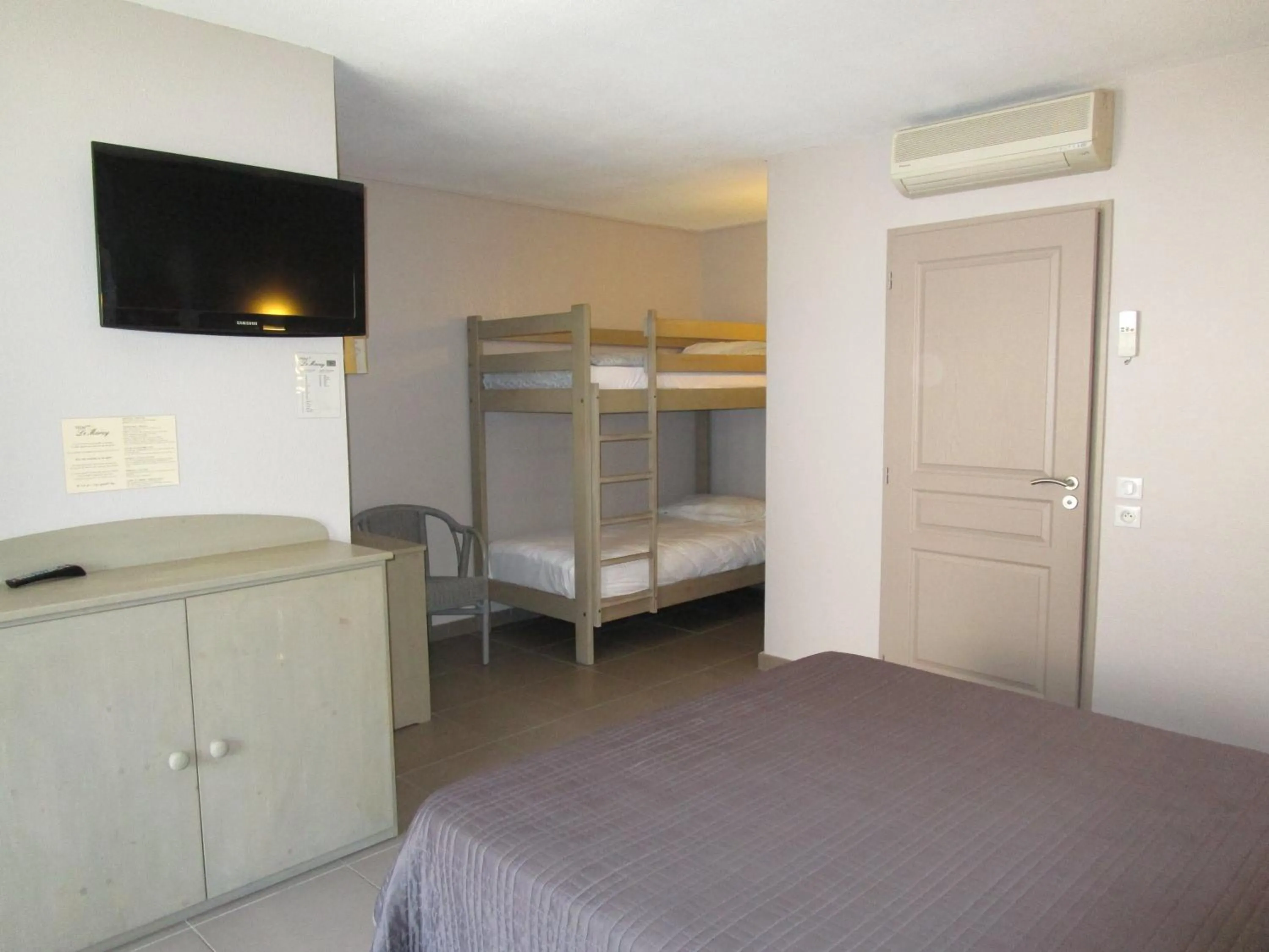 bunk bed in Le Maray