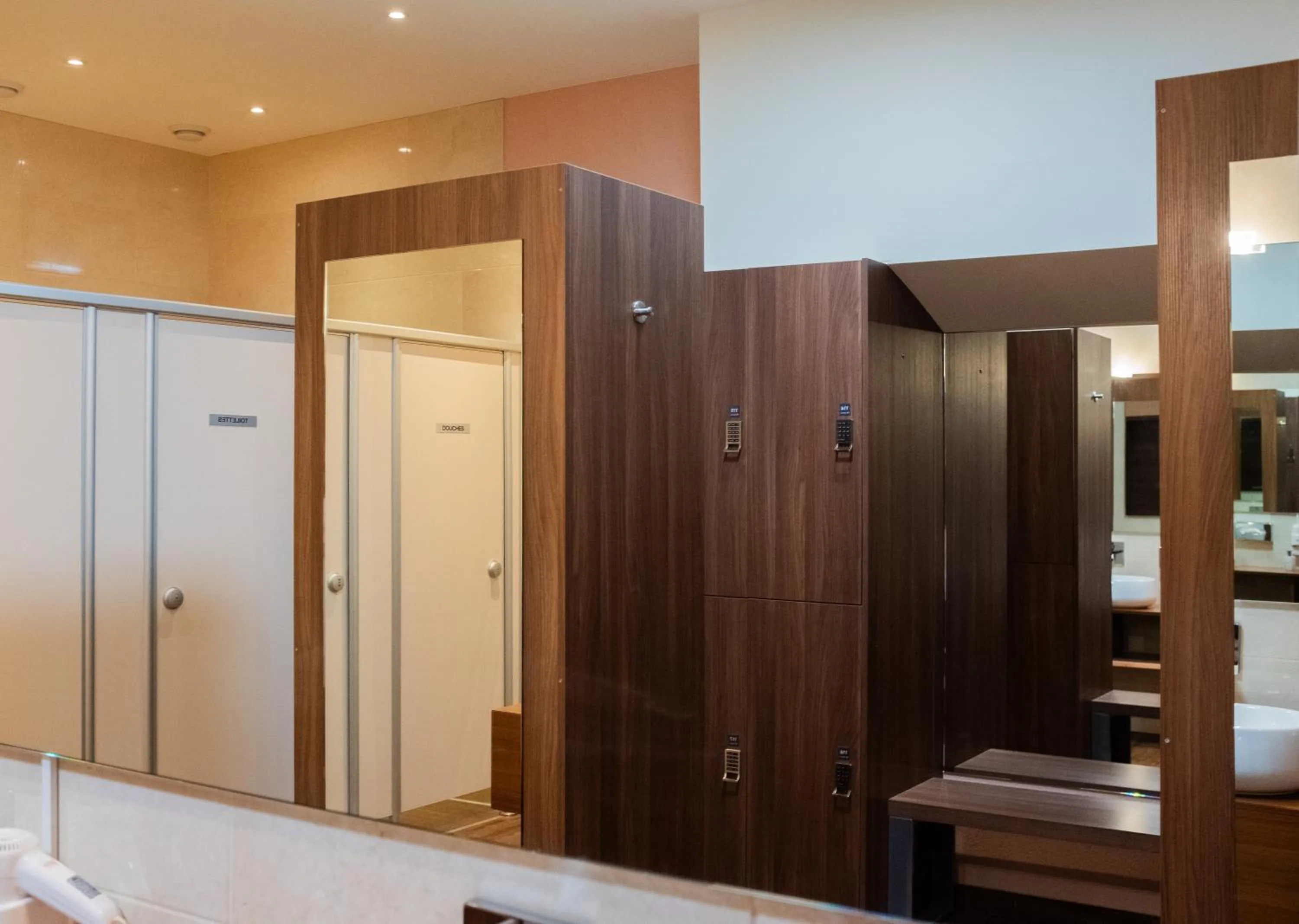 Shower in Baron Tavernier Hotel Restaurant & SPA