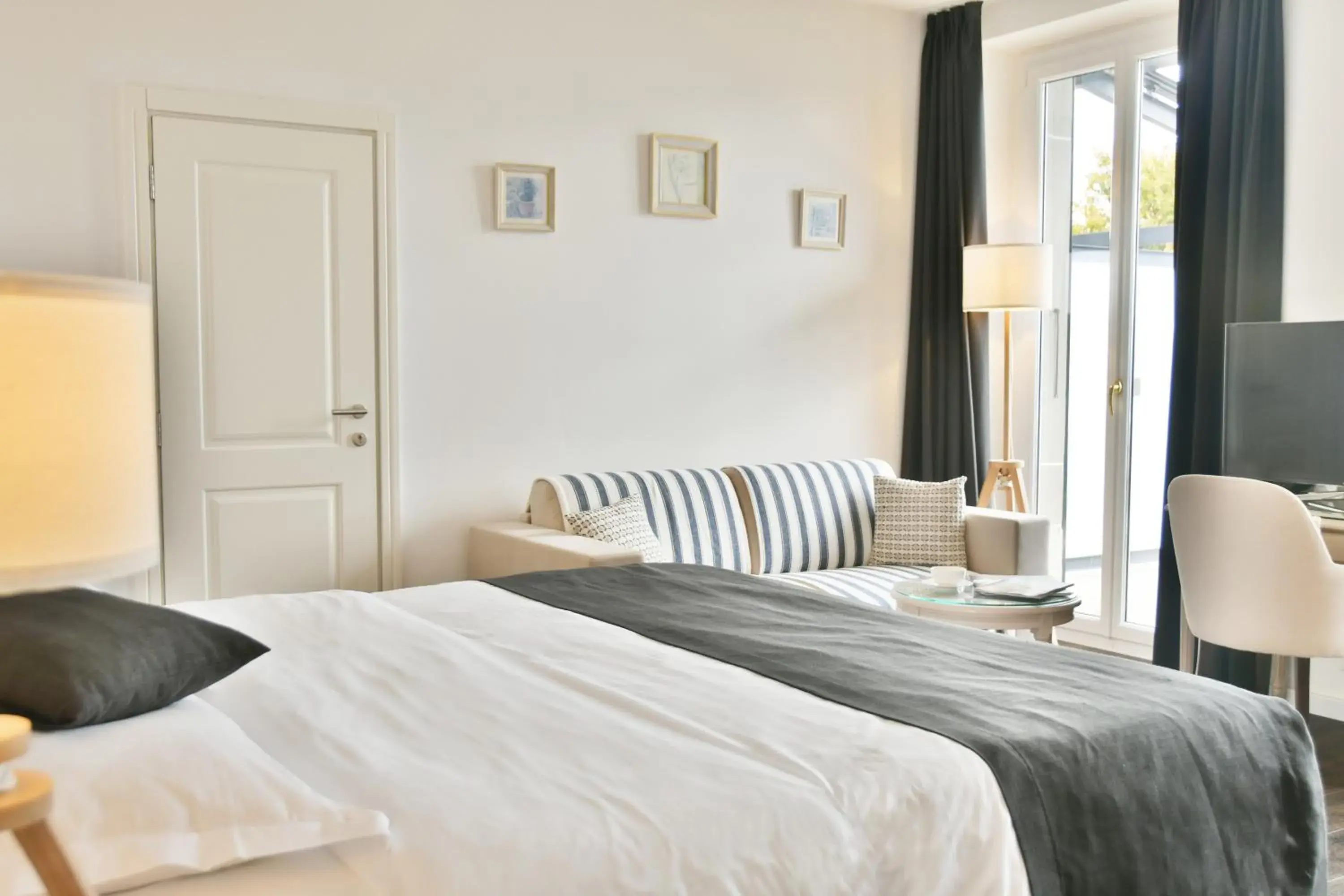 Junior Suite with Lake View in Baron Tavernier Hotel Restaurant & SPA Junior Suite with Lake View in Baron Tavernier Hotel Restaurant & SPA