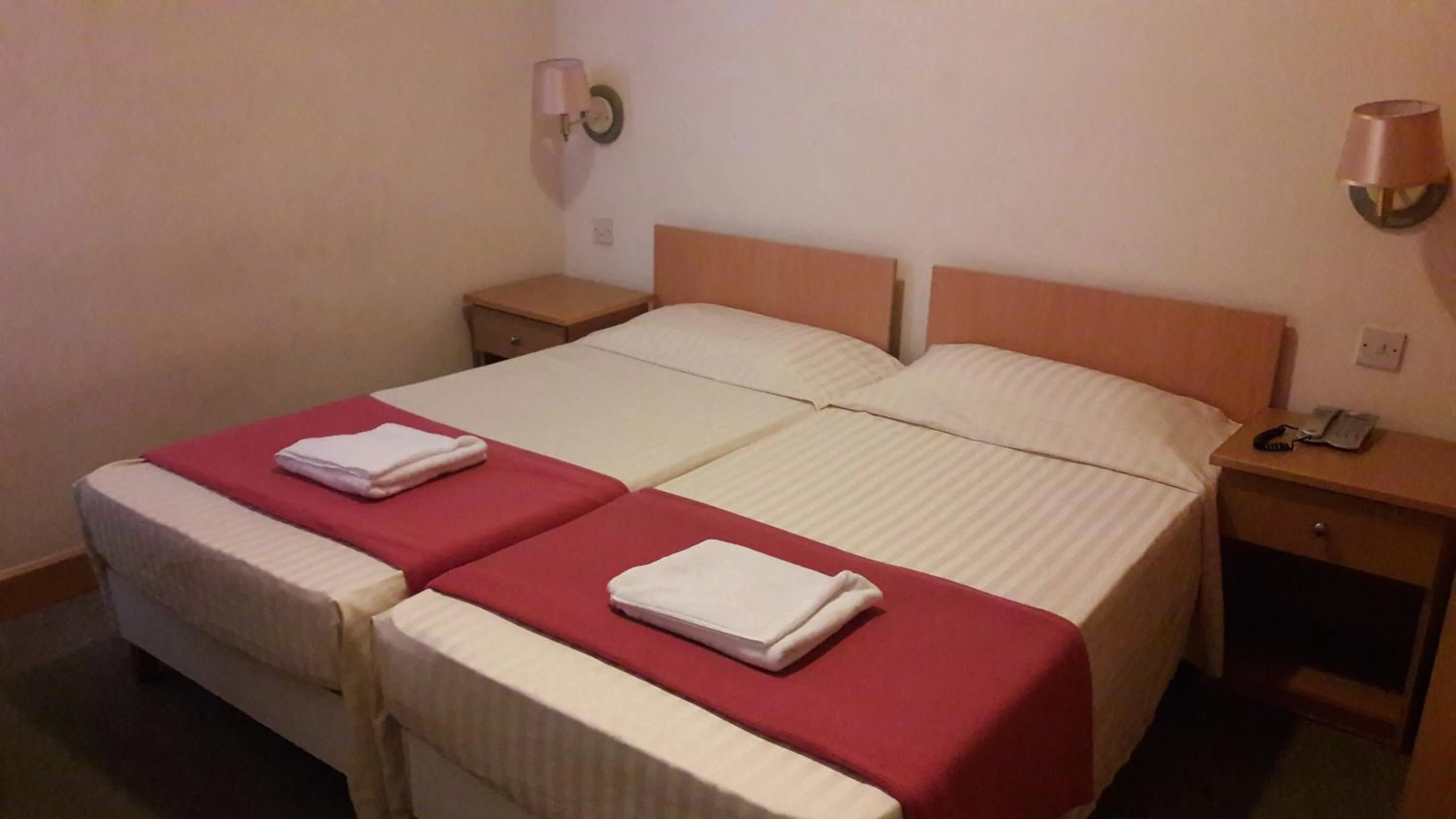 Bedroom, Bed in Tropicana Hotel