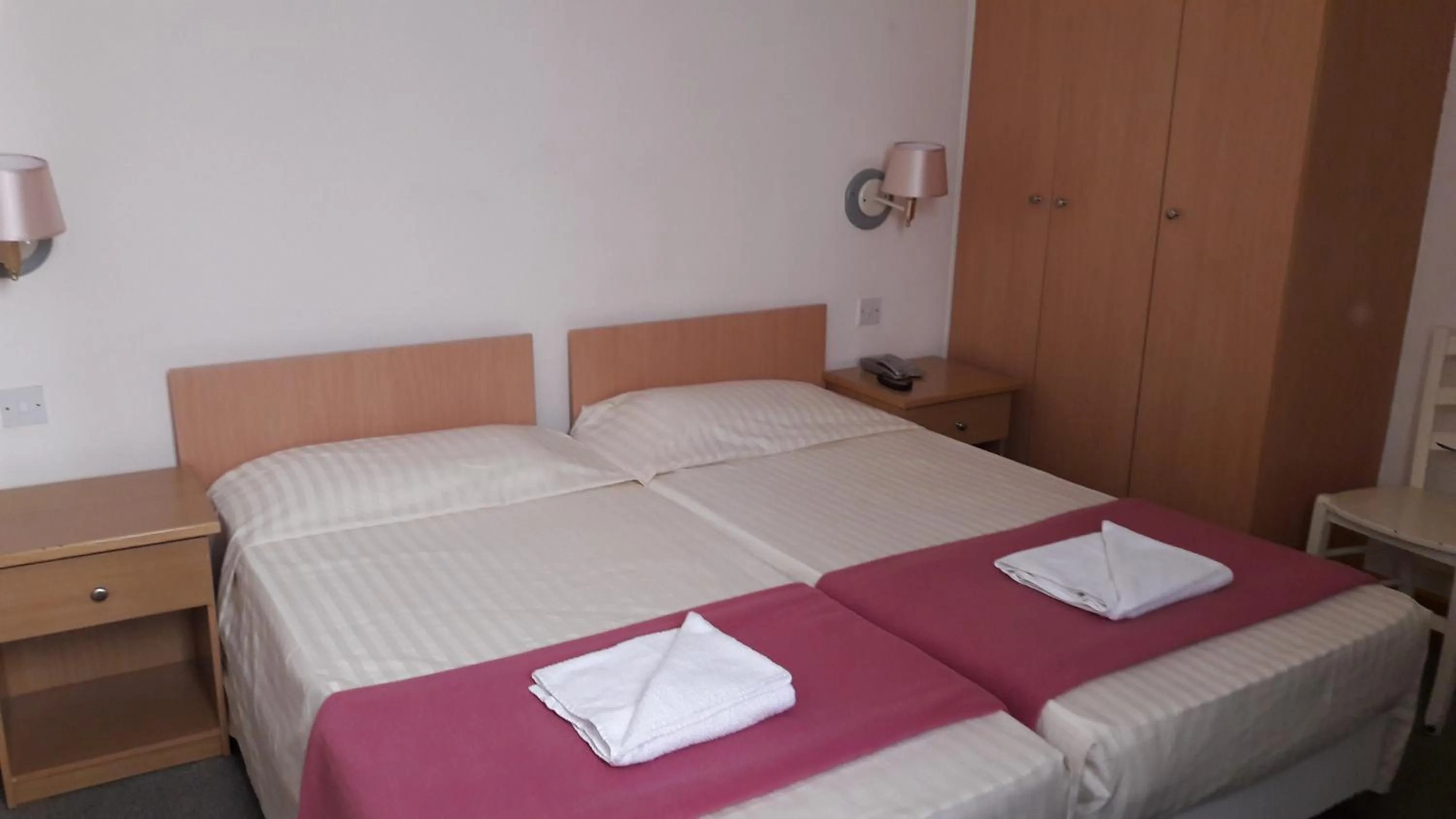 Bedroom, Bed in Tropicana Hotel