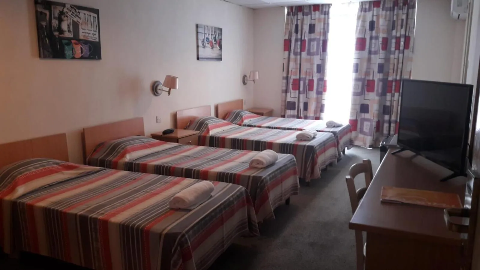 Bedroom, Bed in Tropicana Hotel