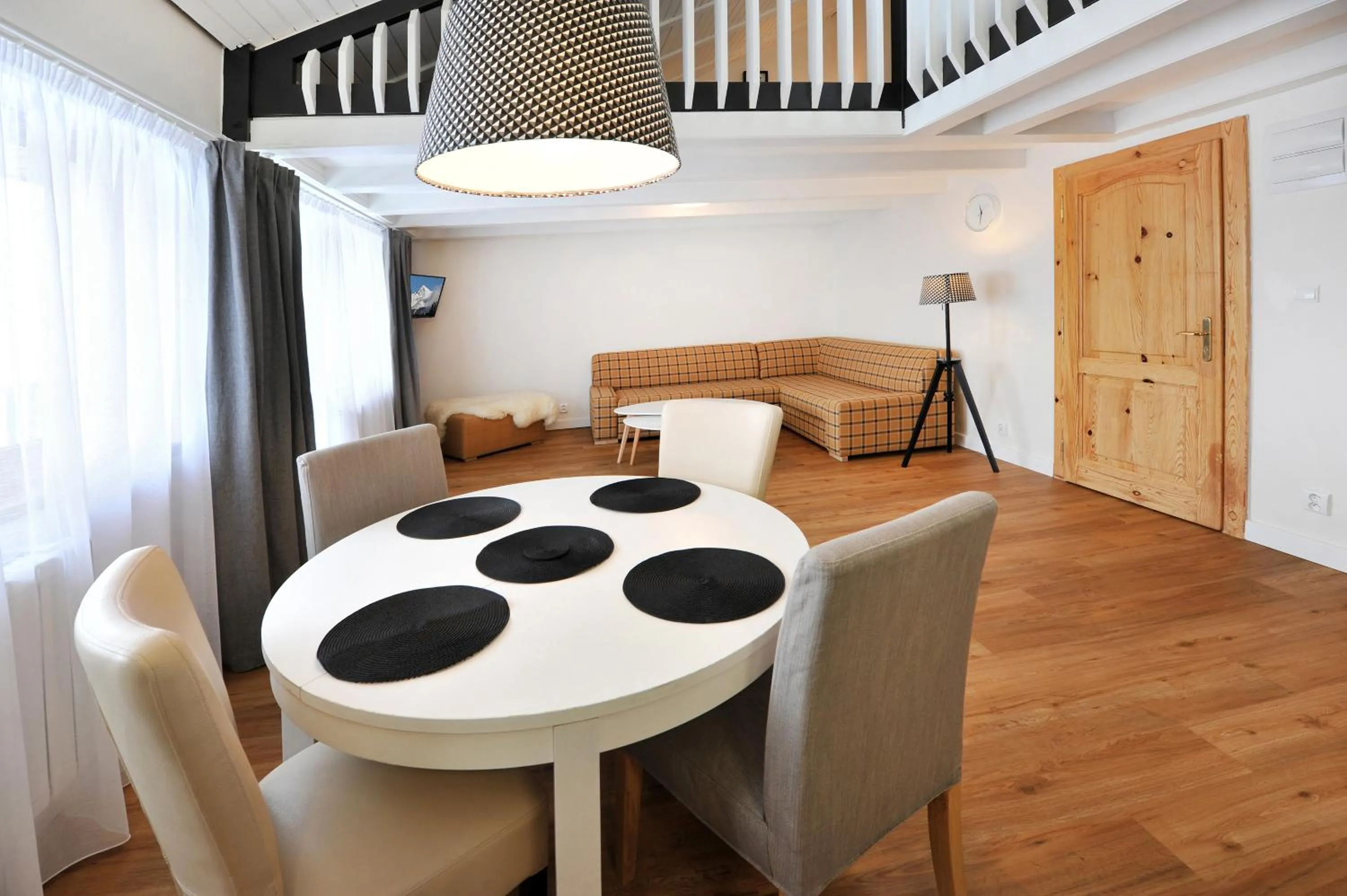 Photo of the whole room in APLEND Vila Beatrice