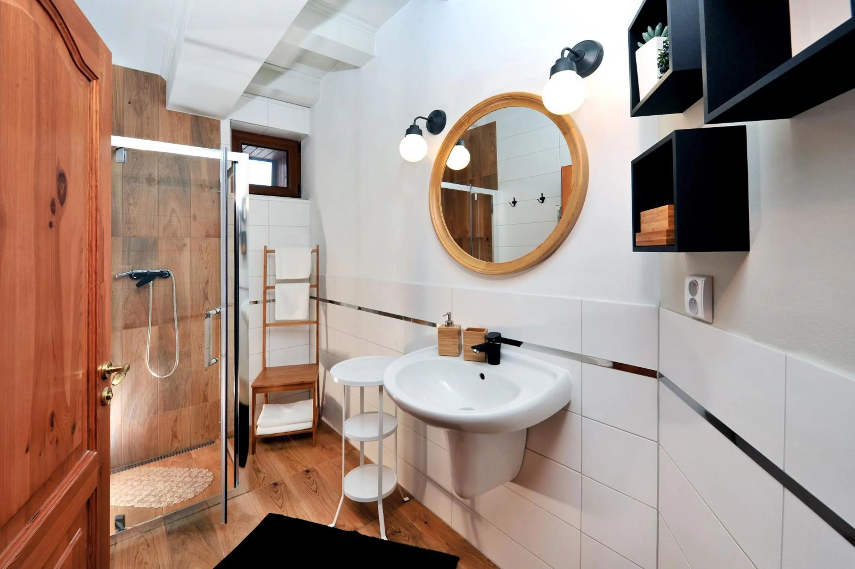 Photo of the whole room in APLEND Vila Beatrice