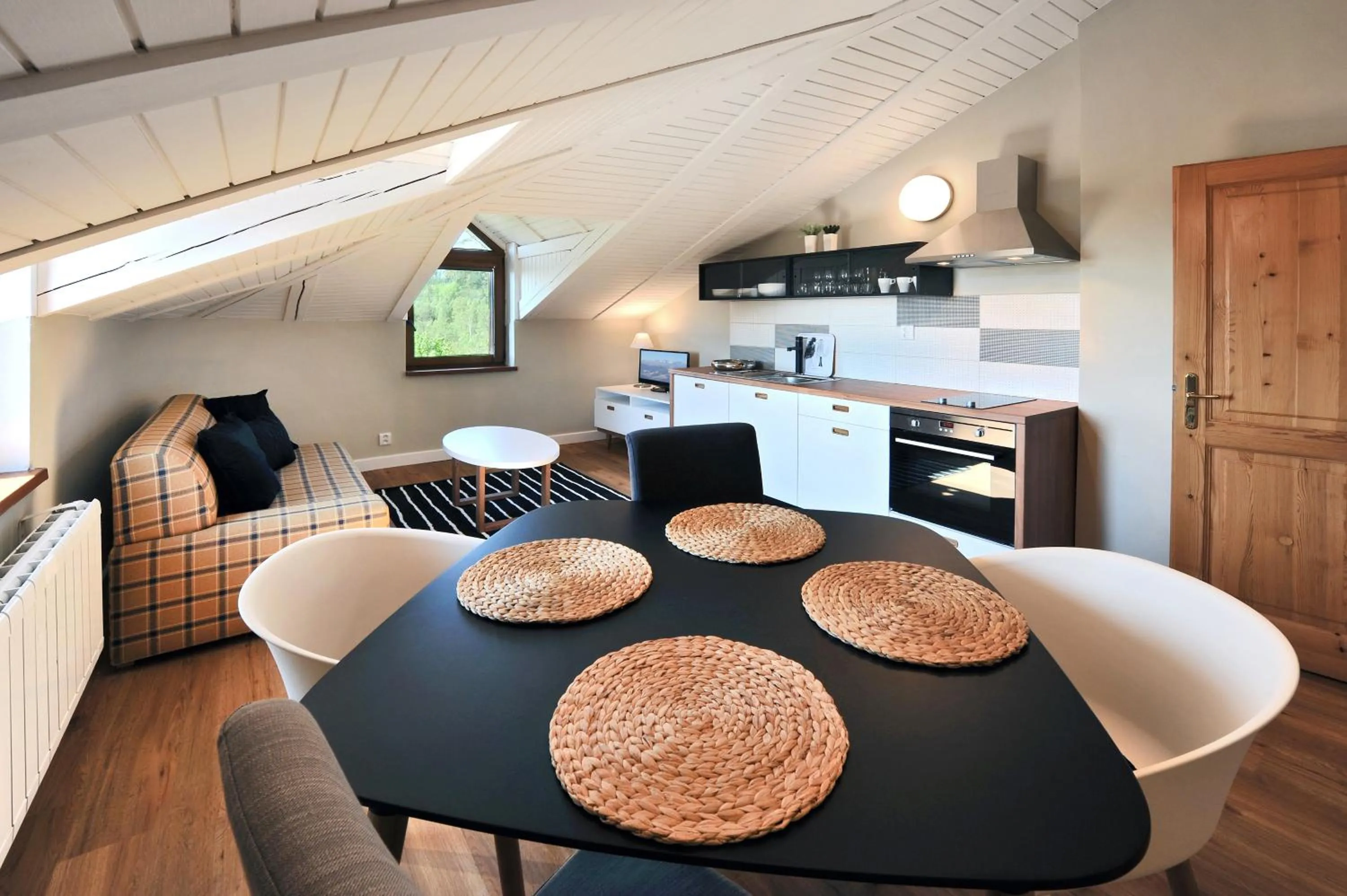 Photo of the whole room in APLEND Vila Beatrice