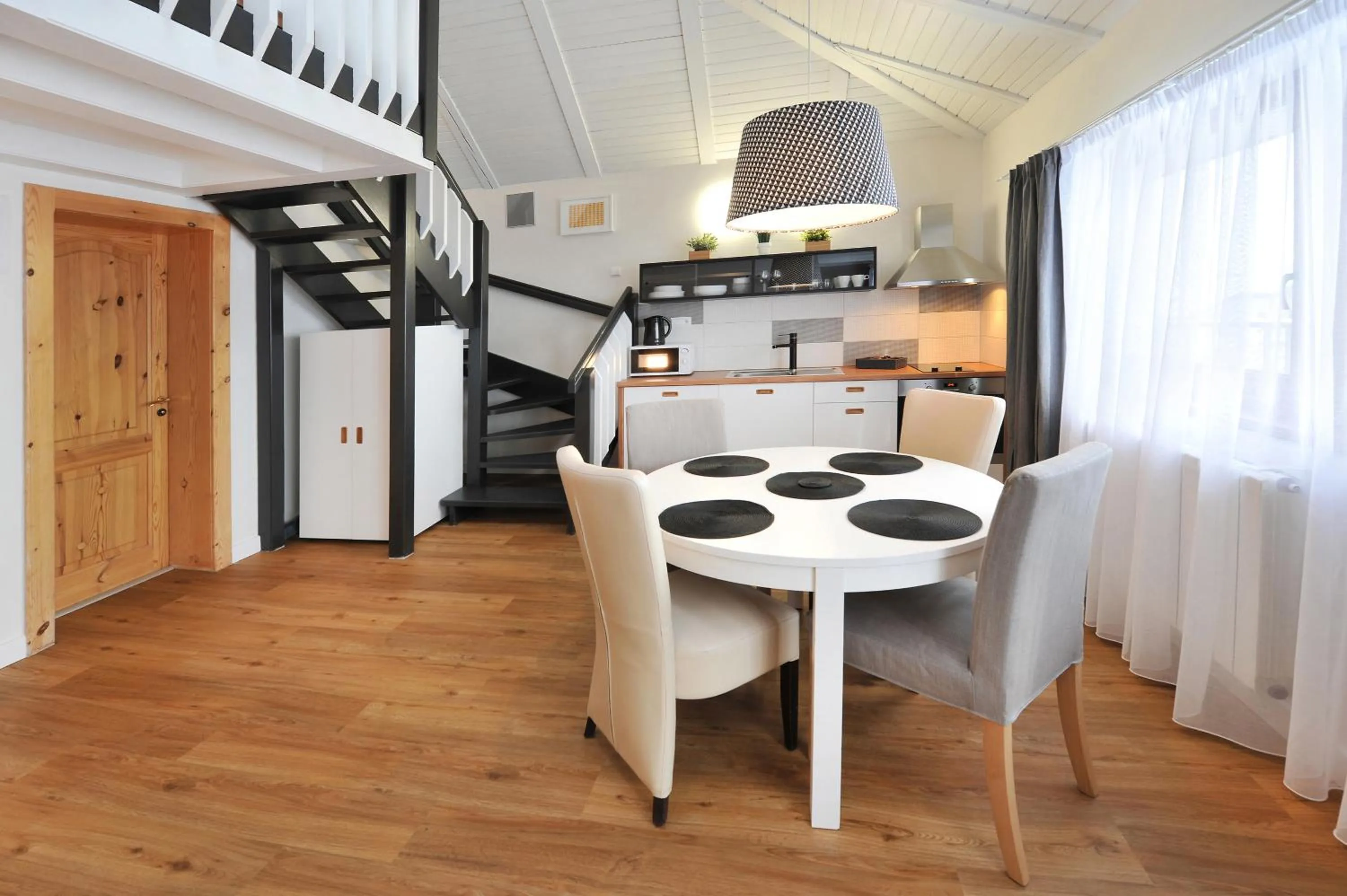 Photo of the whole room in APLEND Vila Beatrice