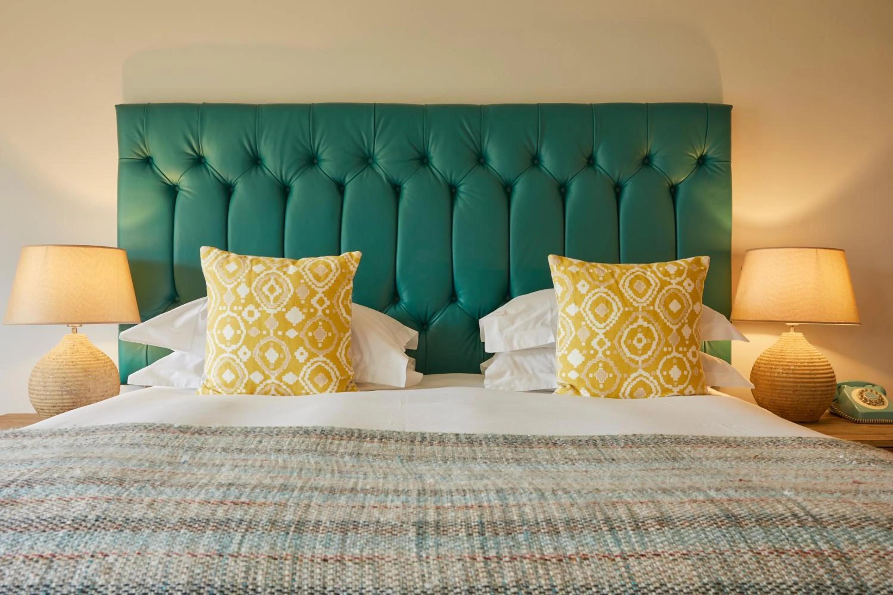 Bedroom, Bed in The Swan, Streatley, Berkshire