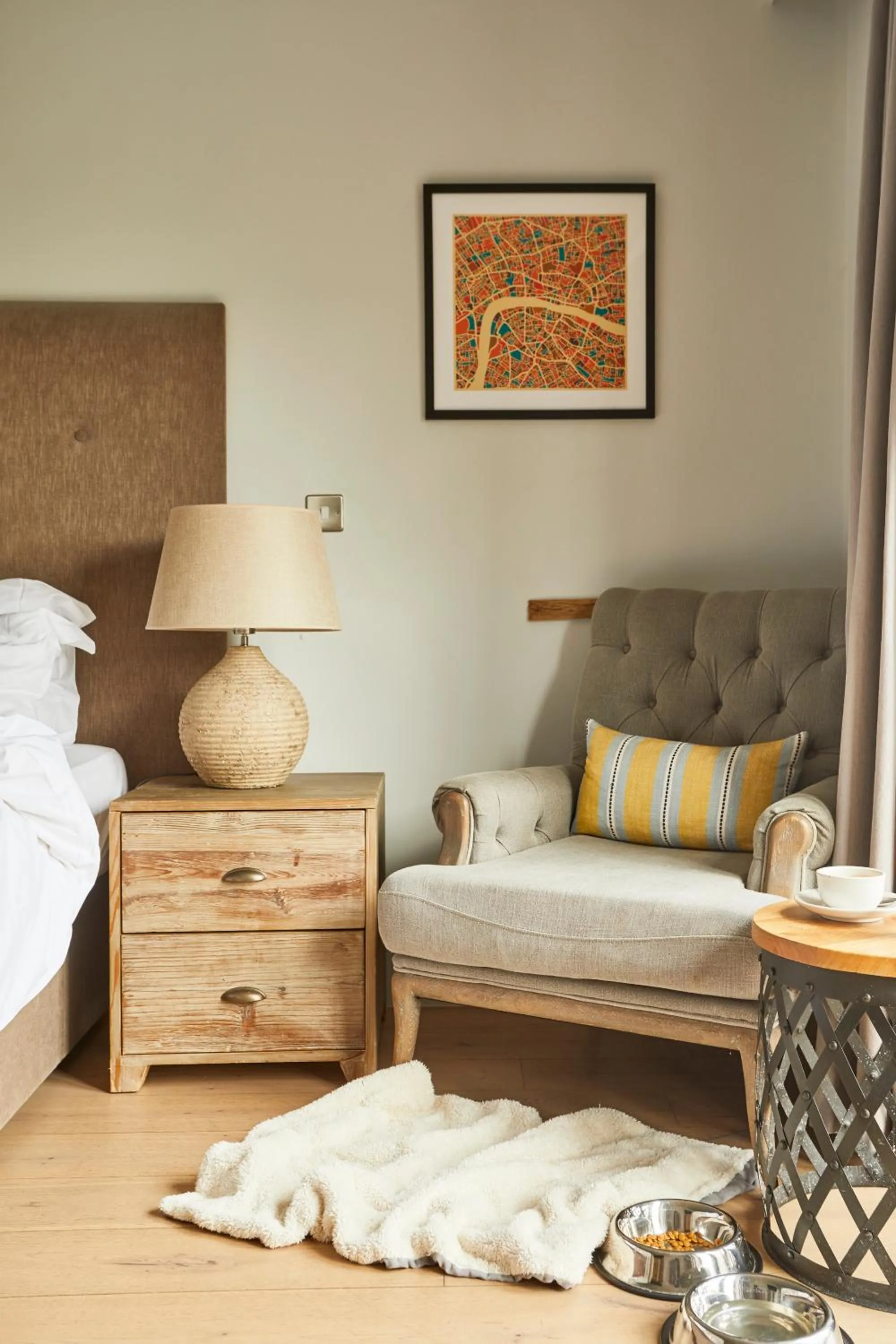 Bedroom, Bed in The Swan, Streatley, Berkshire