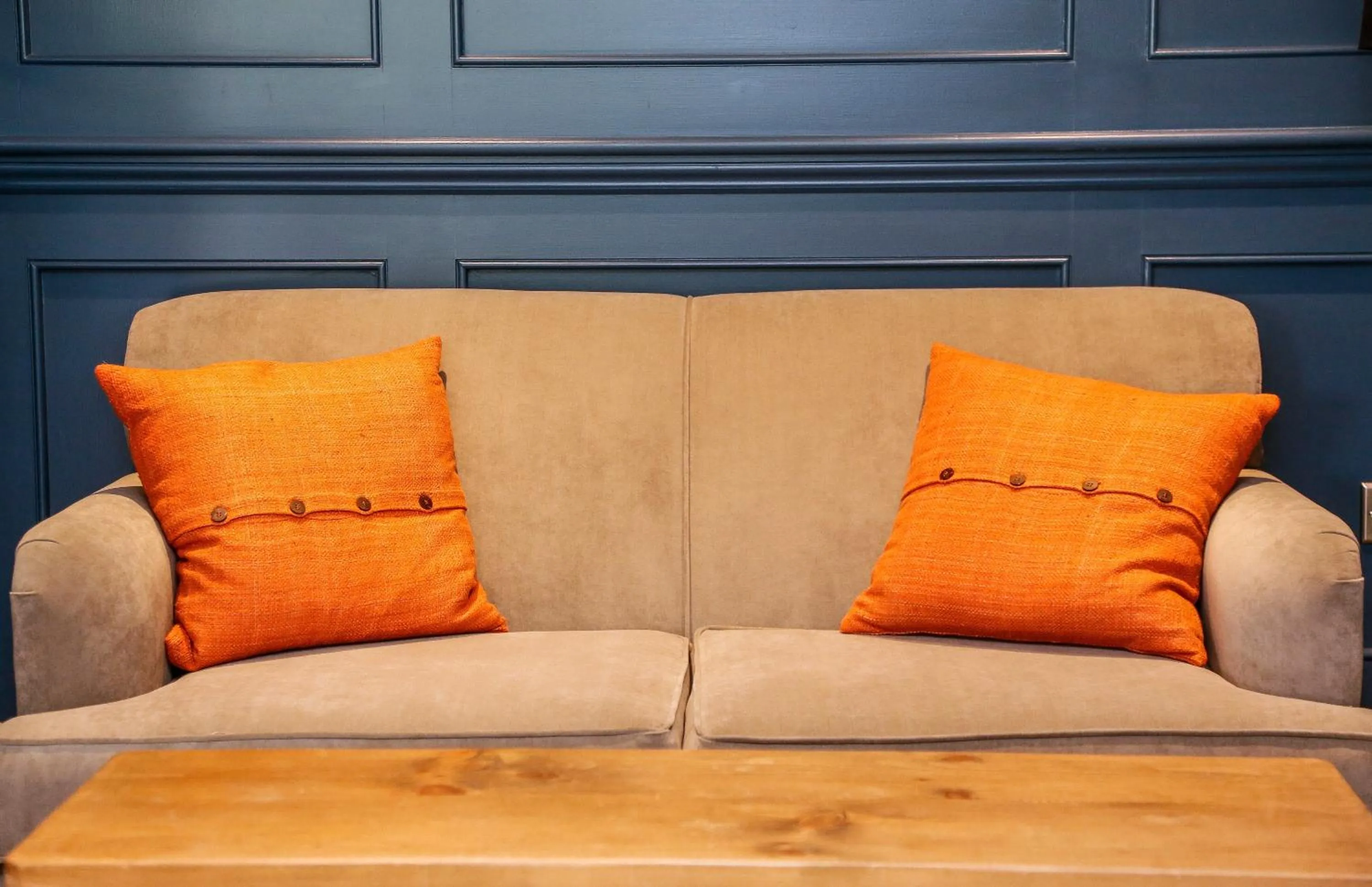 Lounge or bar in The Swan, Streatley, Berkshire