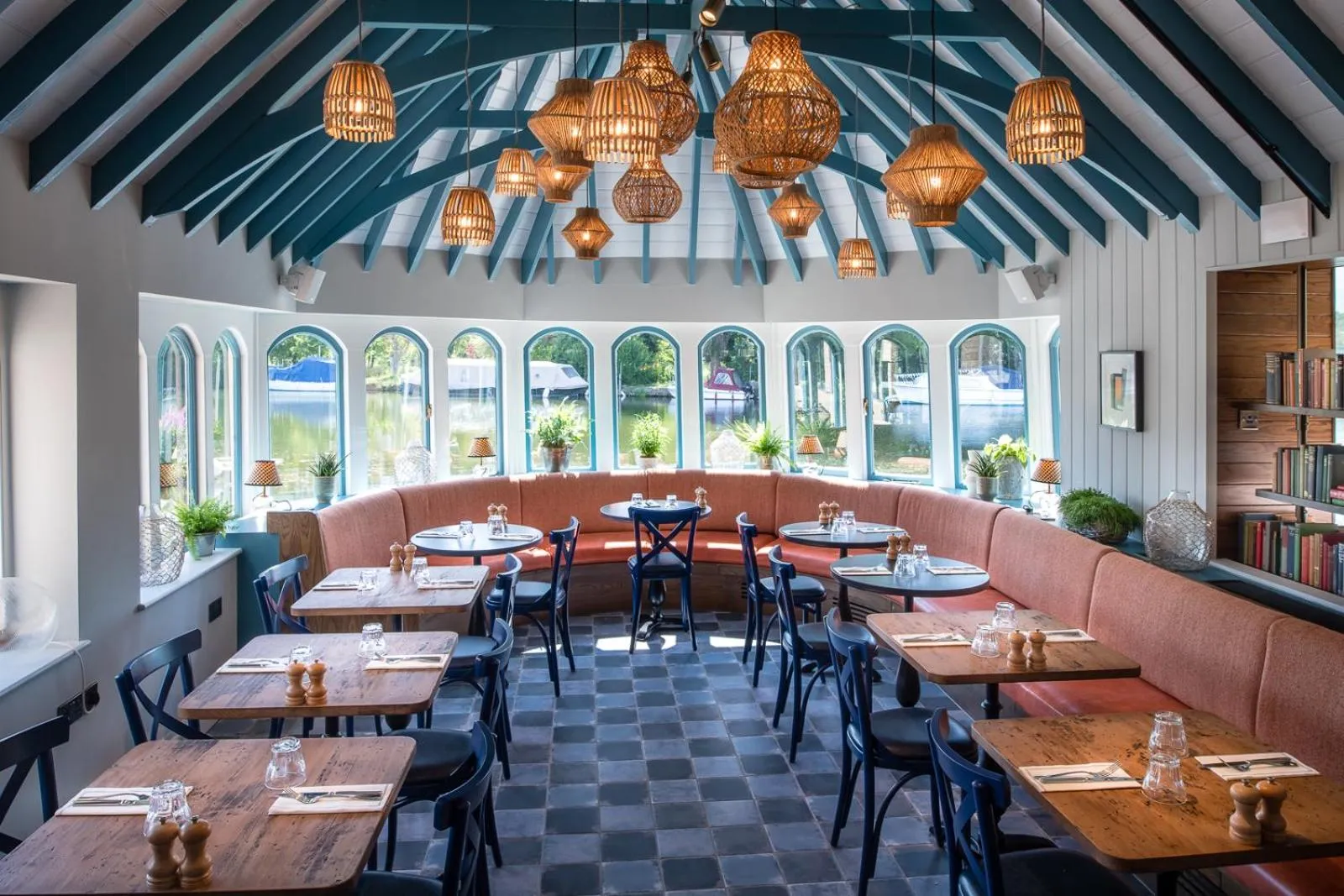 Restaurant/places to eat in The Swan, Streatley, Berkshire