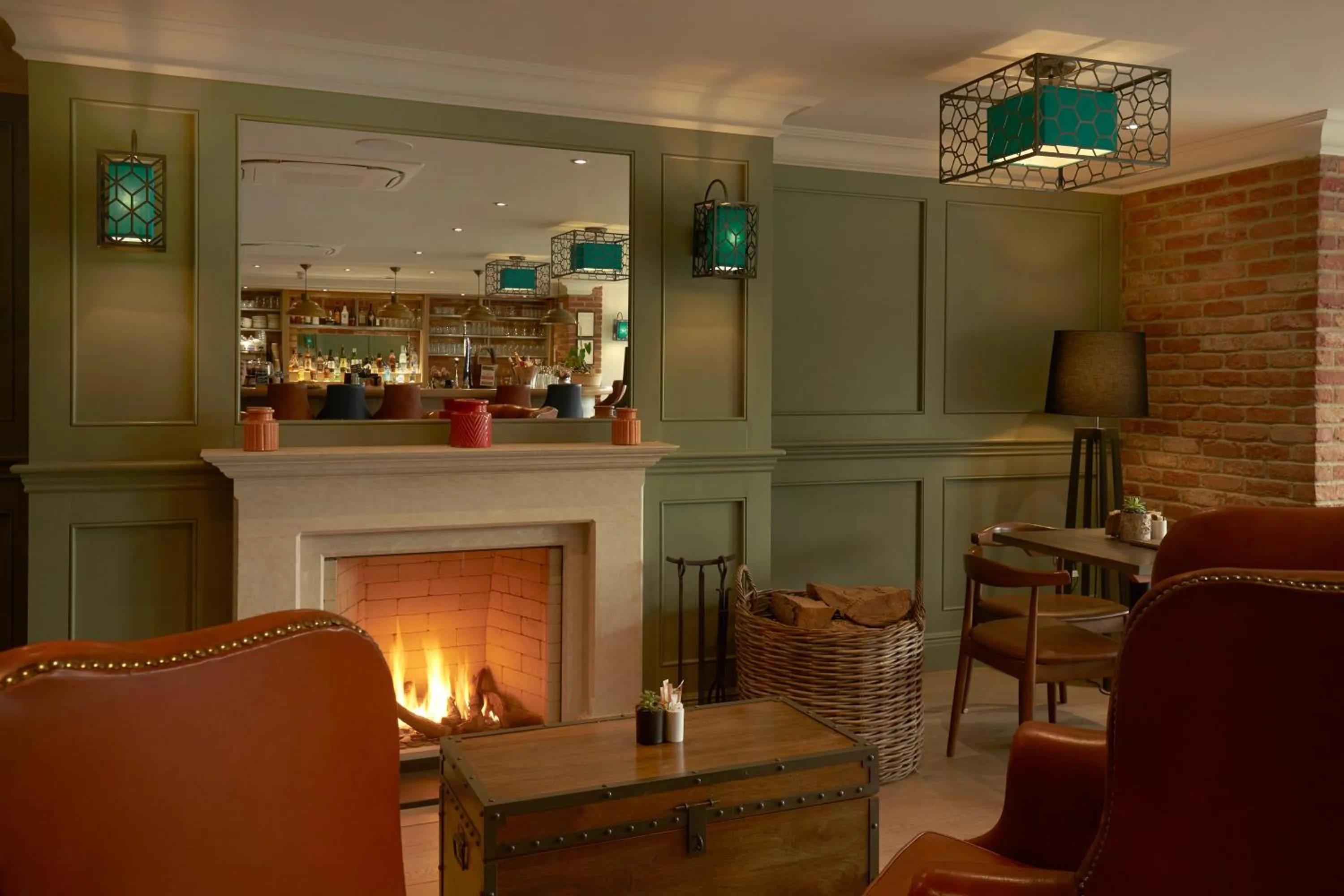 Lounge or bar in The Swan, Streatley, Berkshire