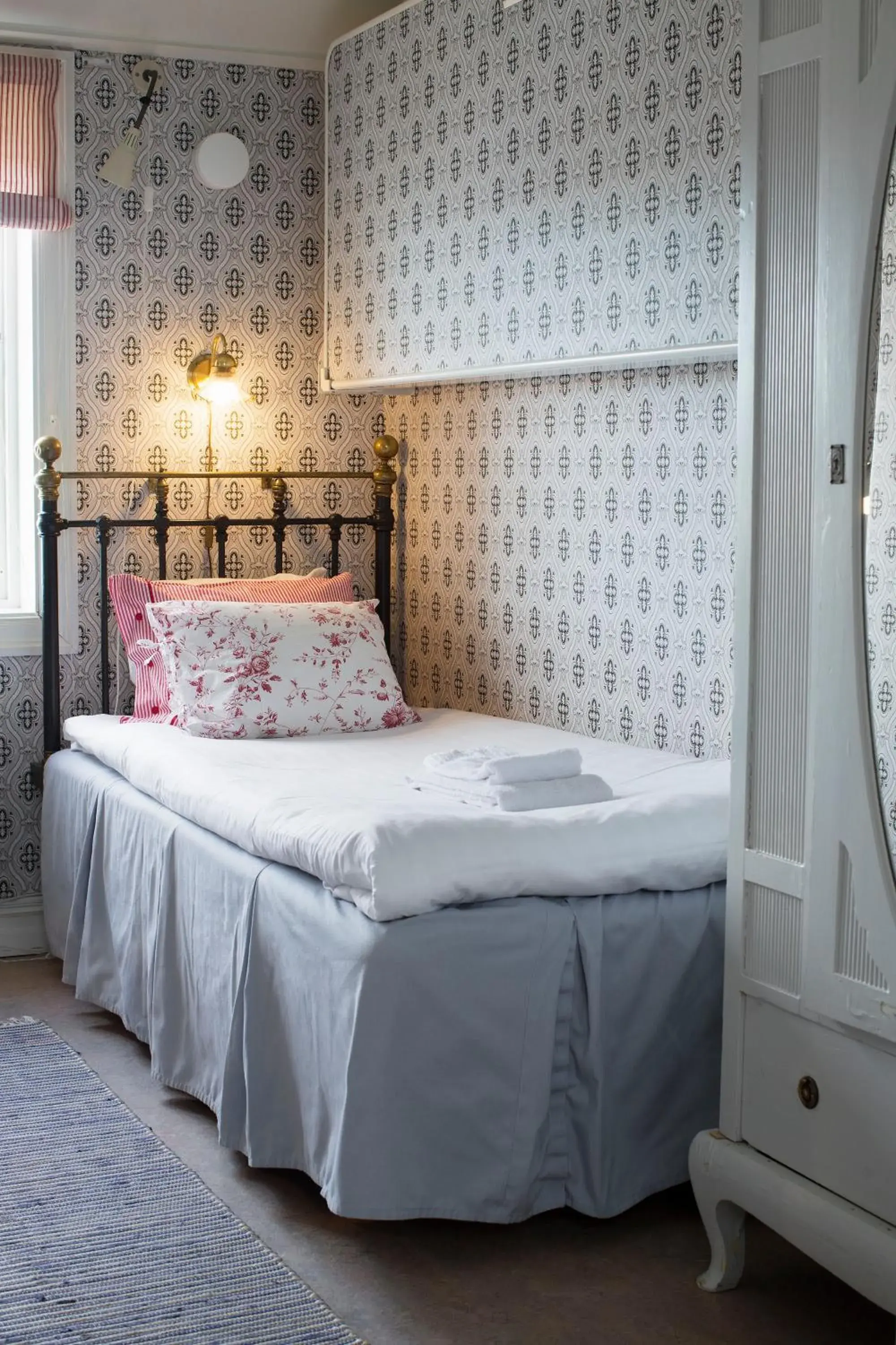 Small Double Room 47 in Bed in Strandvillan Hotell och Bed & Breakfast Small Double Room 47 in Bed in Strandvillan Hotell och Bed & Breakfast