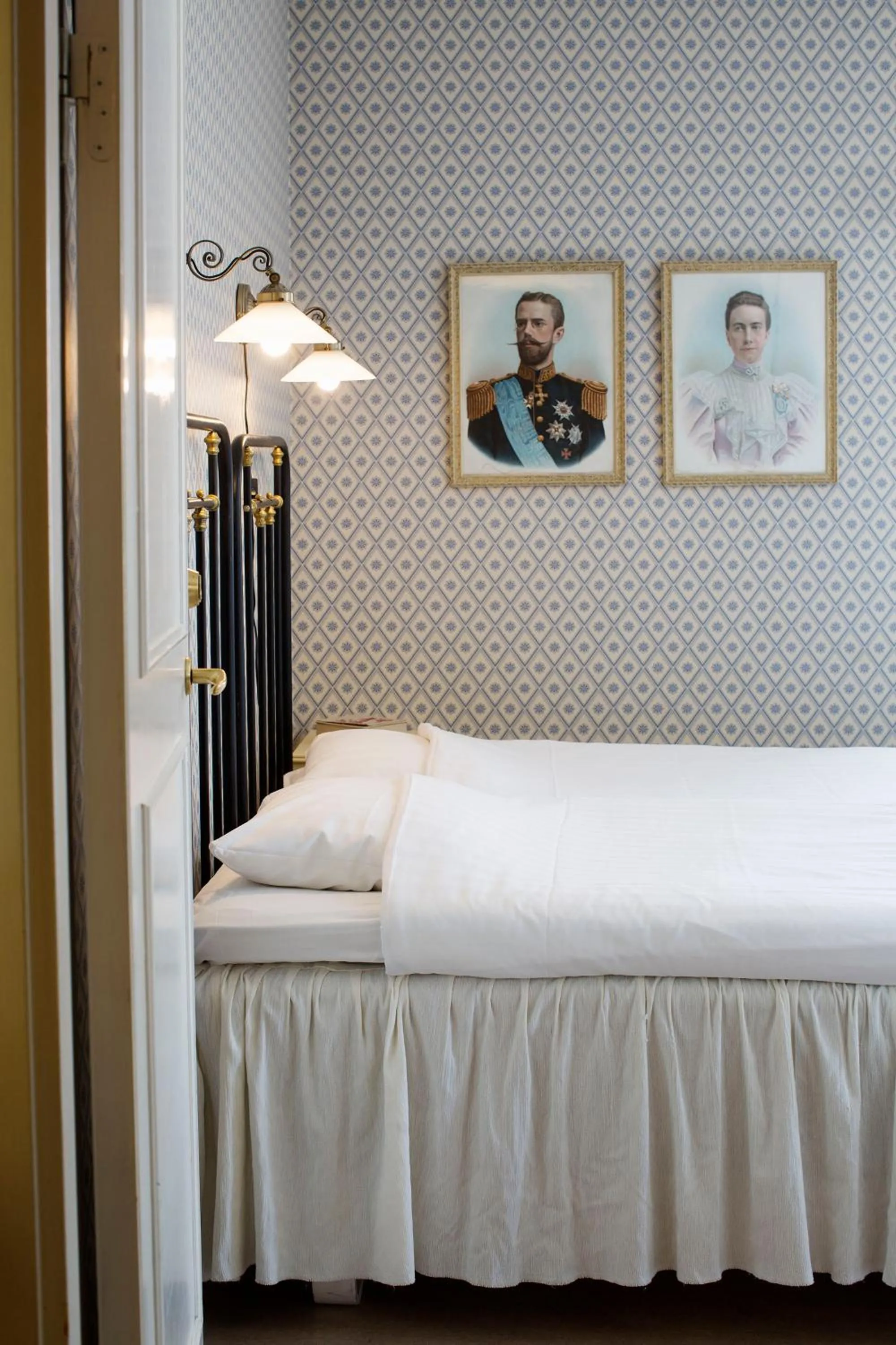 Bed in Strandvillan Hotell och Bed & Breakfast