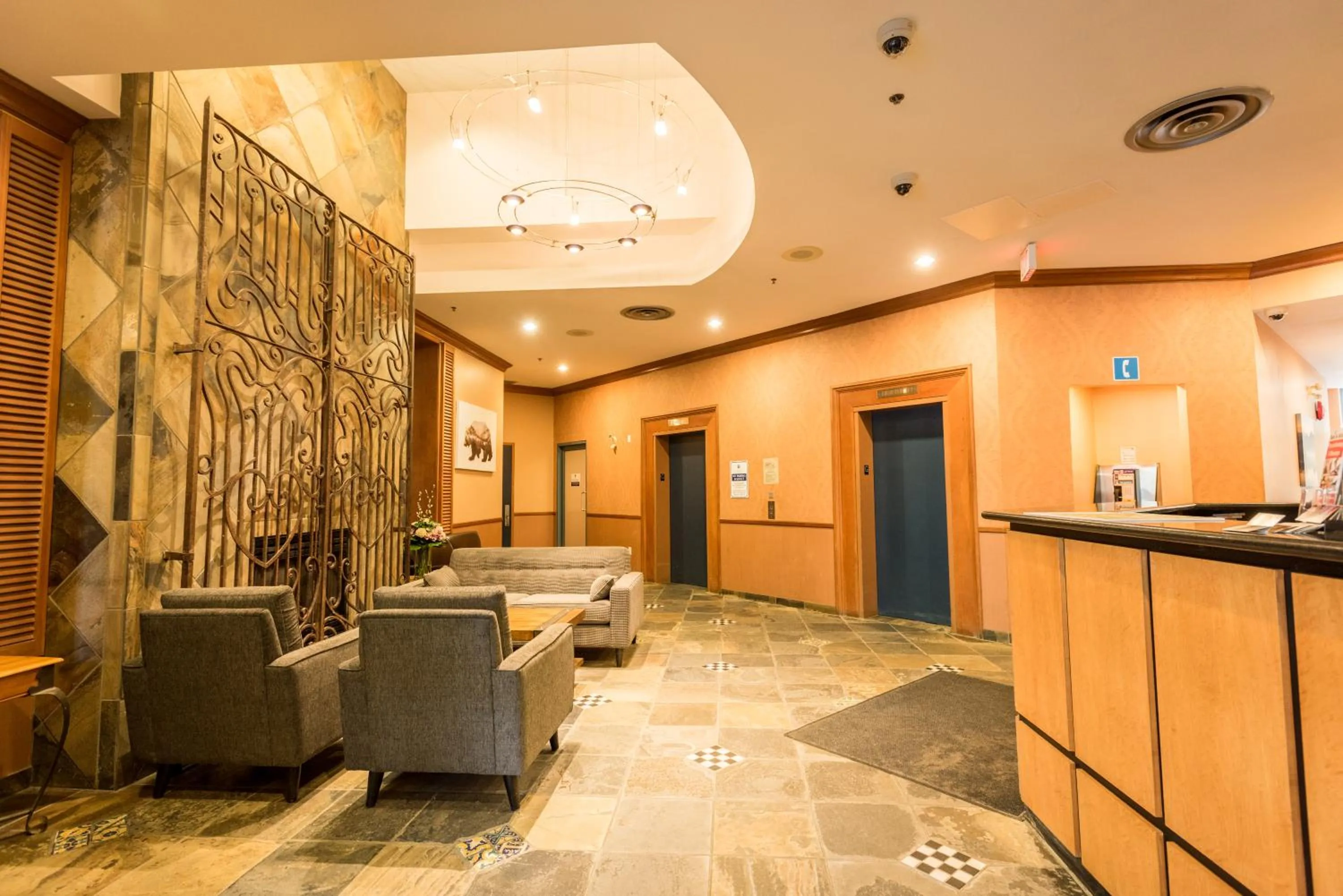 Alpenglow Lodge by Bill