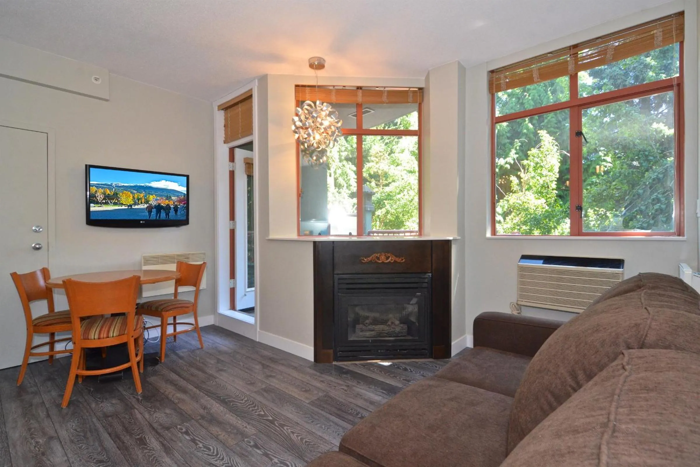 Alpenglow Lodge by Bill