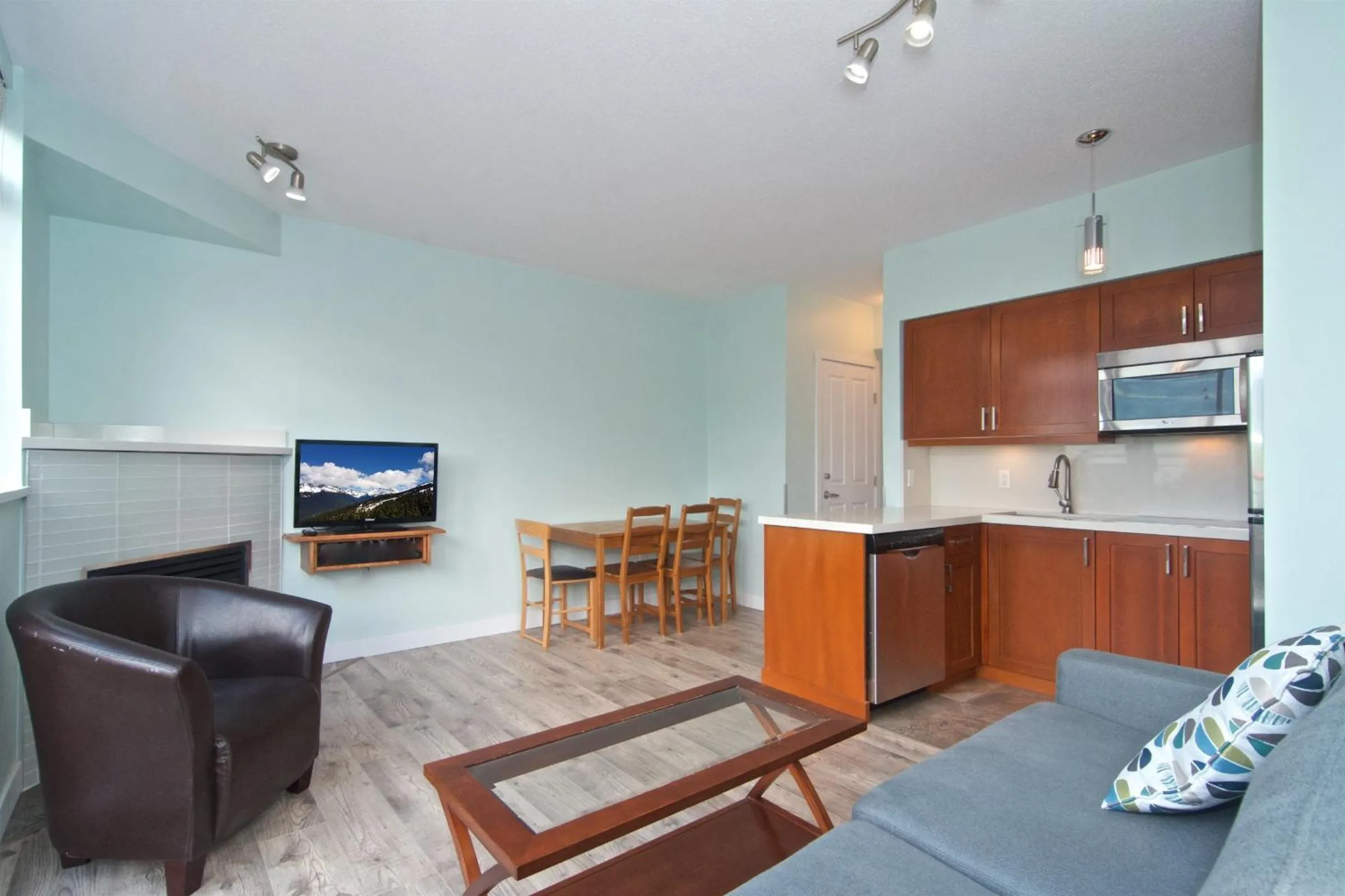 Alpenglow Lodge by Bill