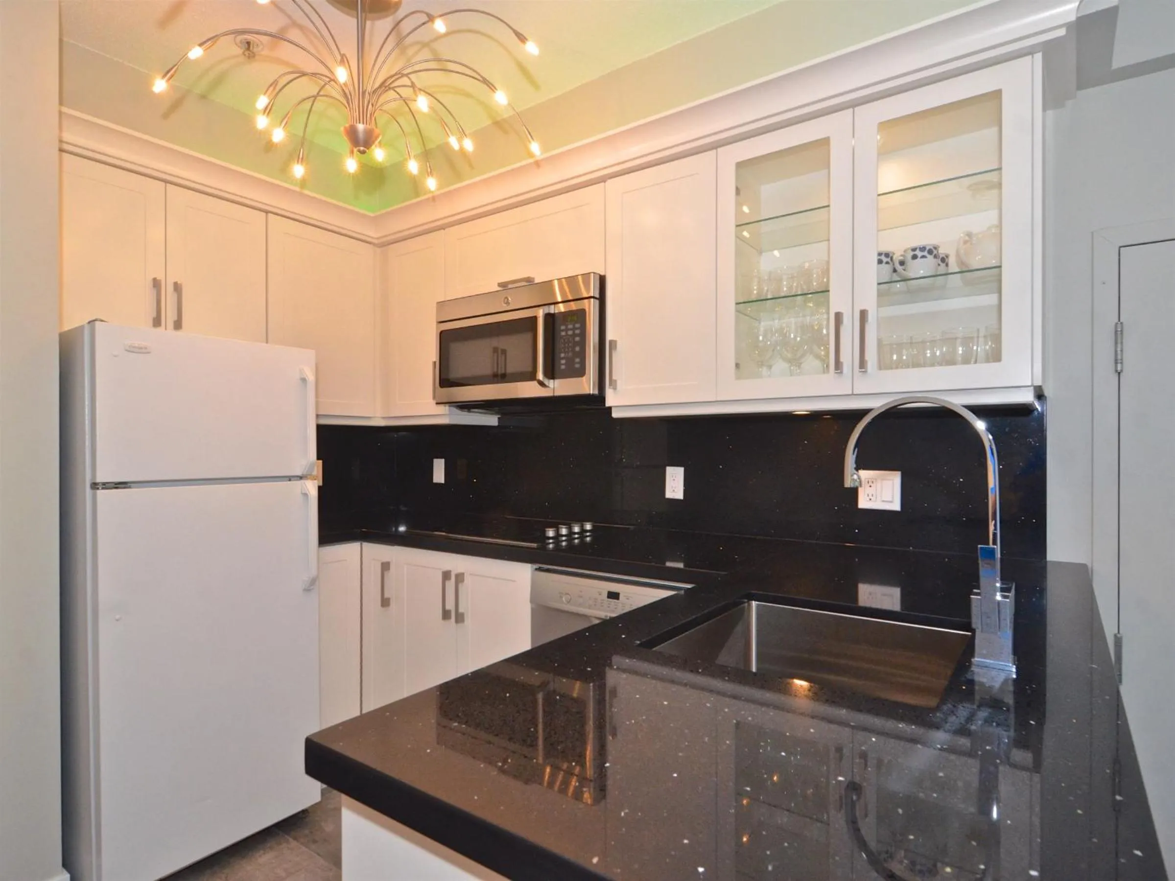 Alpenglow Lodge by Bill